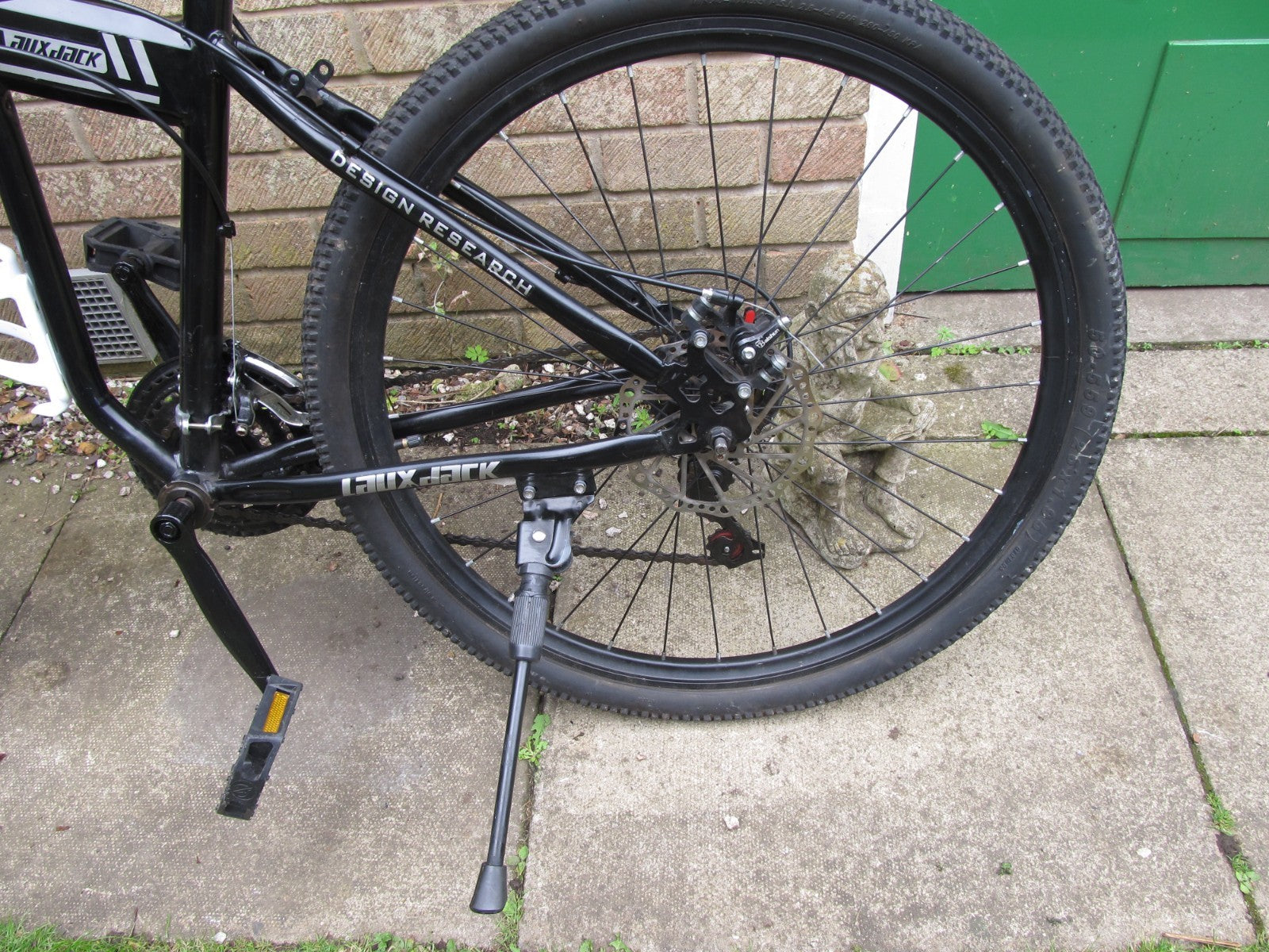 BIKE - FOLDING BIKE - 26" WHEELS, DISC BRAKES - UNISEX - EXCELLENT CONDITION