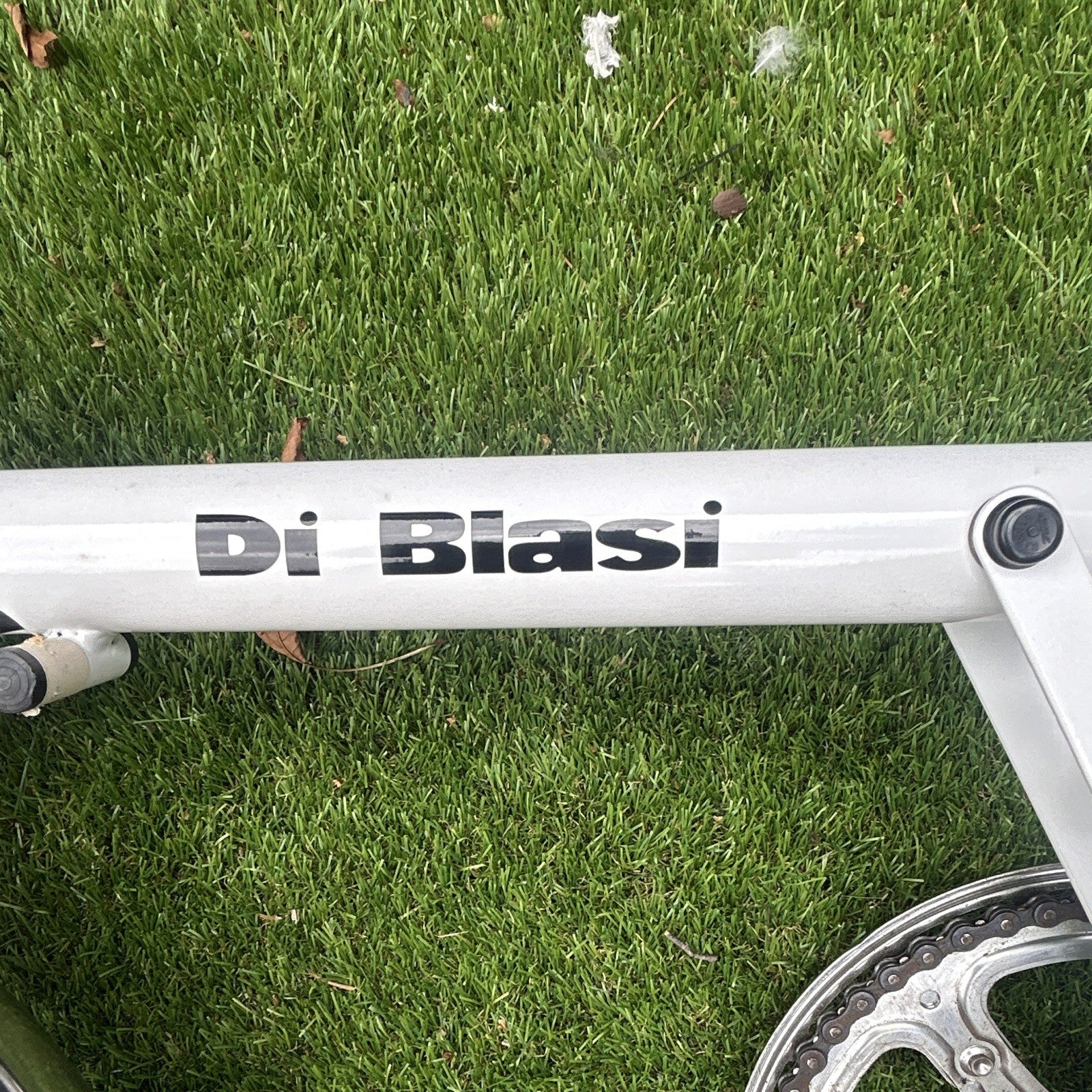 Di Blasi White Folding Bike 20in Wheels with Rear Rack & Carry Bag