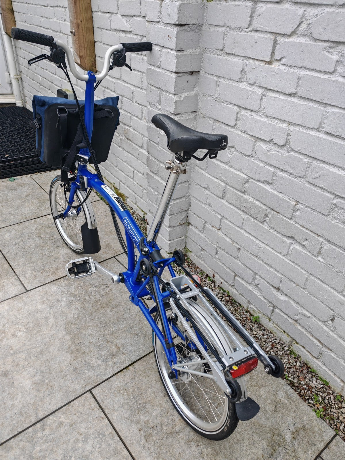 Brompton M6R in Piccadilly Blue Folding bike C Line - approx 10miles used