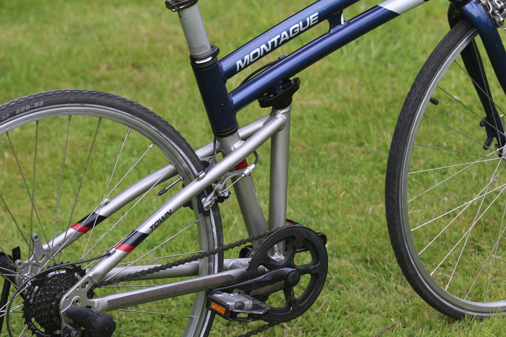 MONTAGUE TOWN,FOLDING 7 SPEED CITY BICYCLE.