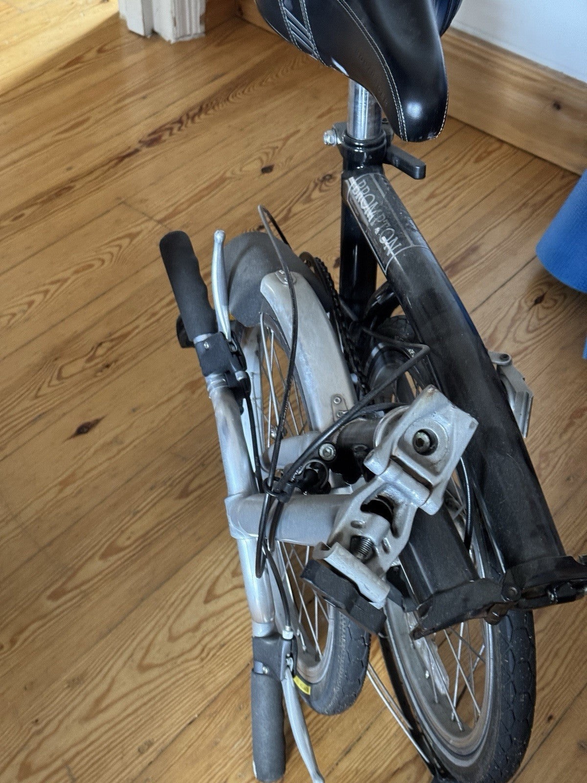 Brompton M3L Folding Bike – 3 Speed – Black – Compact Commuter