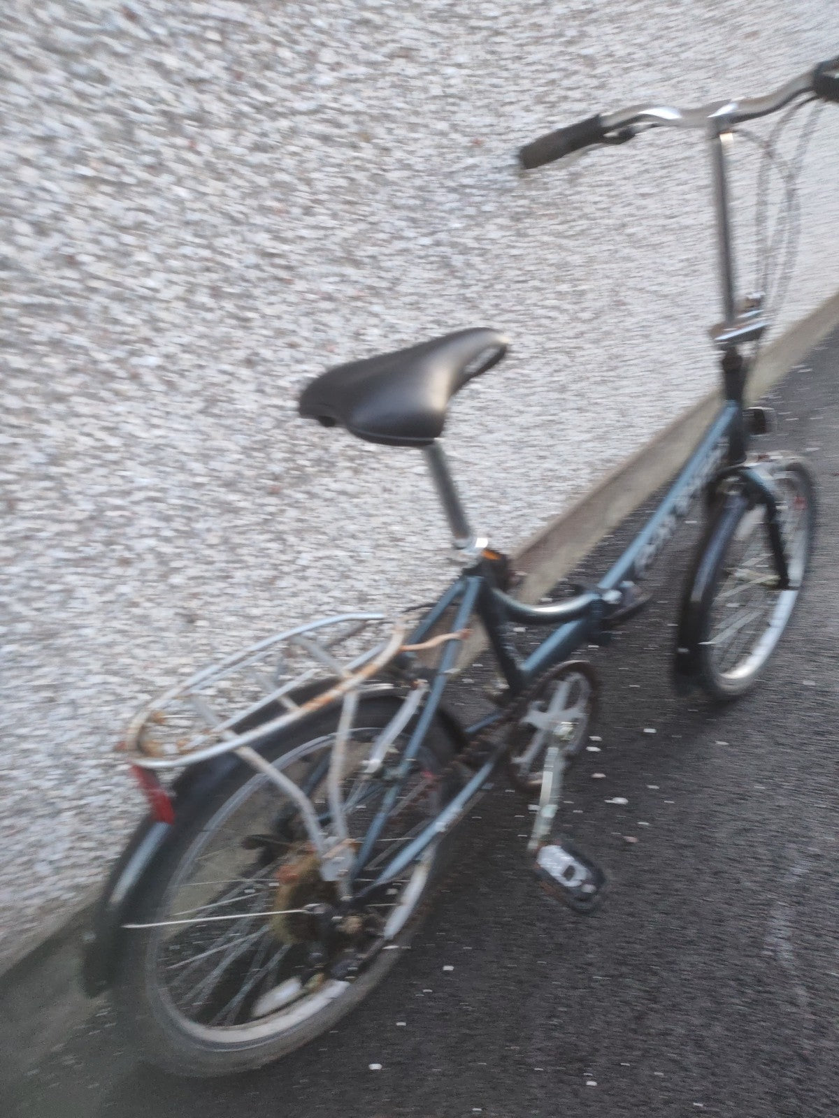 Raleigh EVO 7SP Folding Bike, Aluminum Frame, 20" Wheels, 7 Speed with Revo Grip