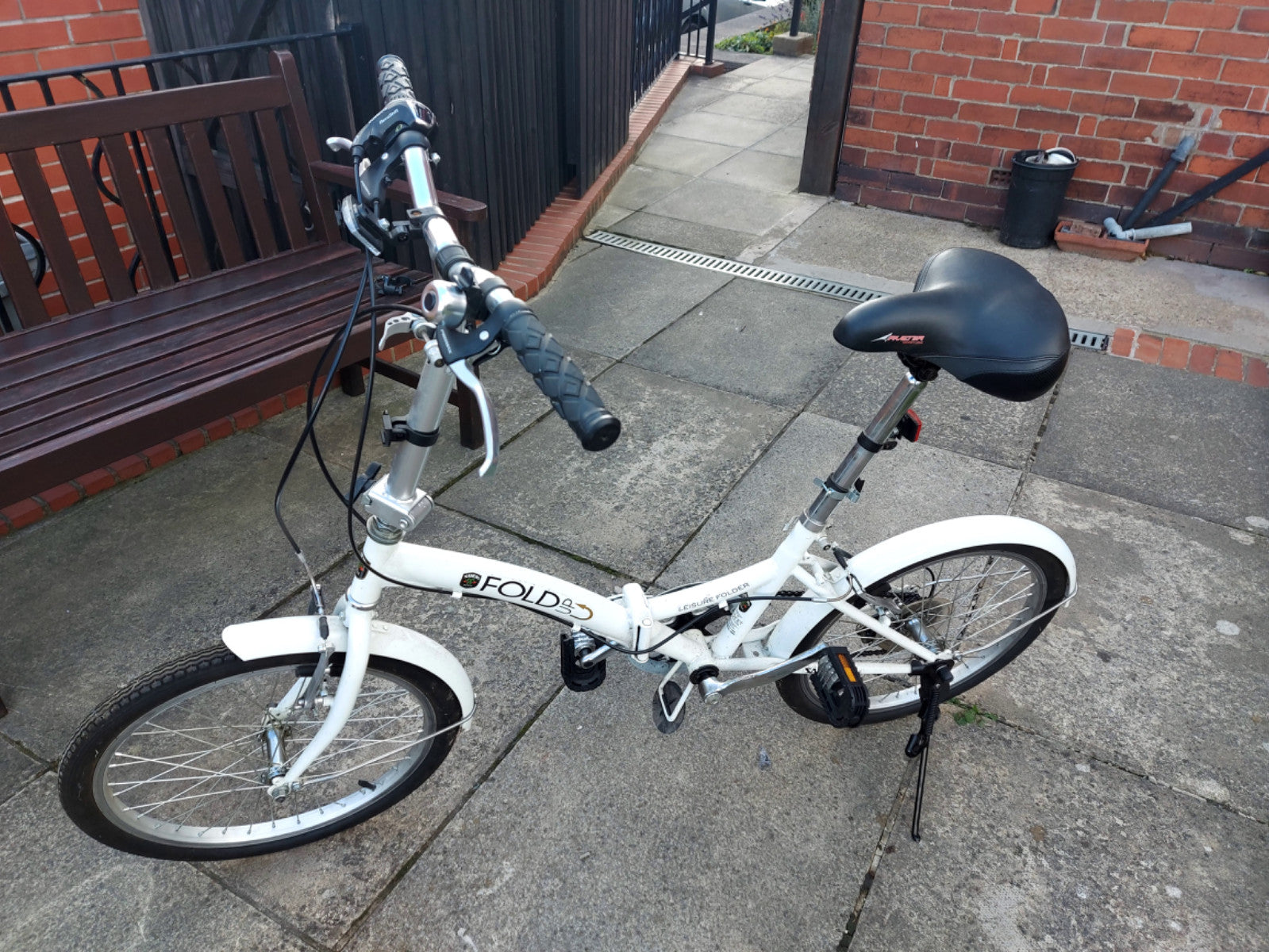 Saxon FoldUp Leisure Folding White Bike 20” Wheels. Avenir Comfort Plus Saddle.
