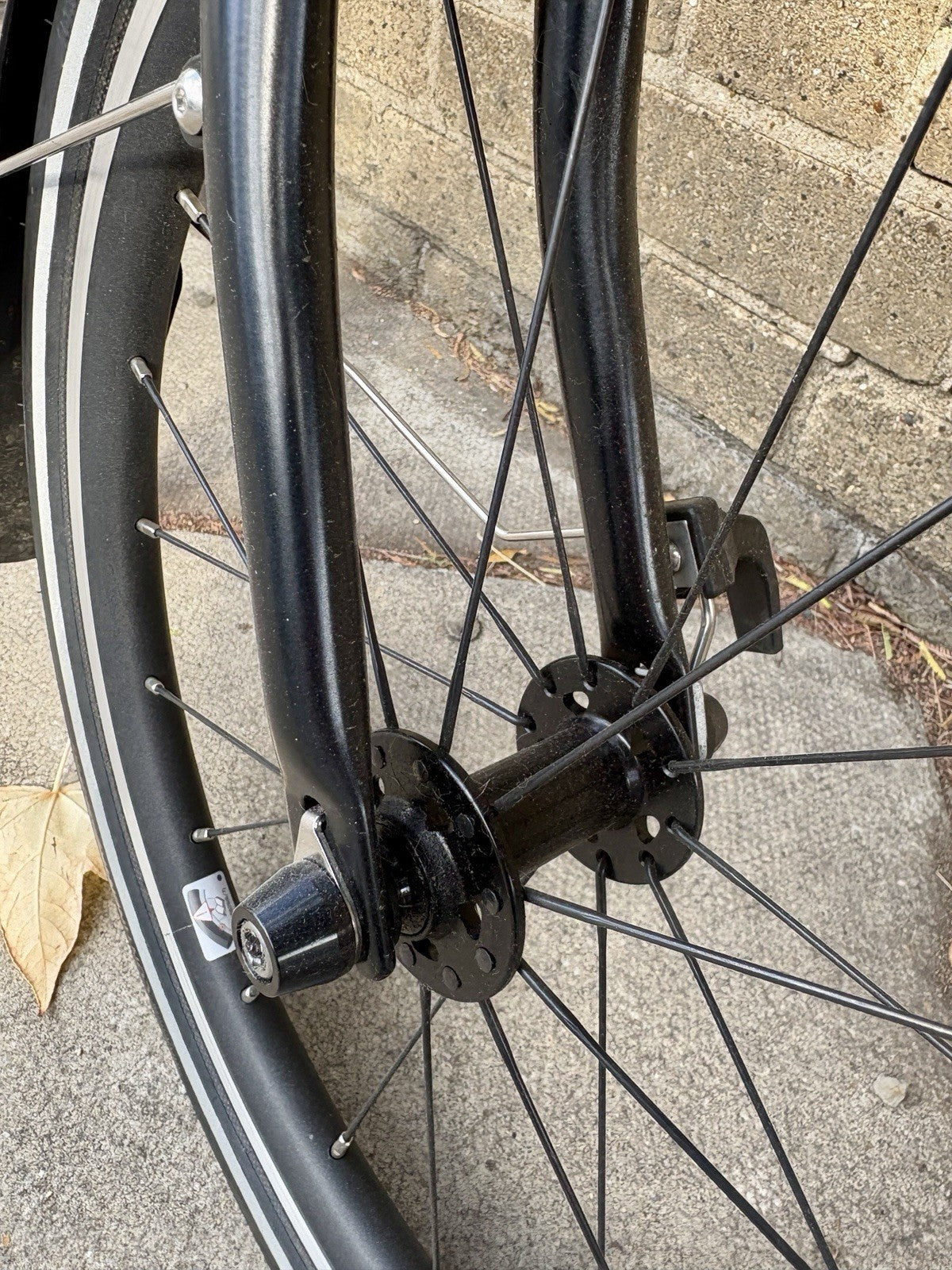Brompton 2025 P Line 4-Speed Folding Bike – Midnight Black – Excellent Condition