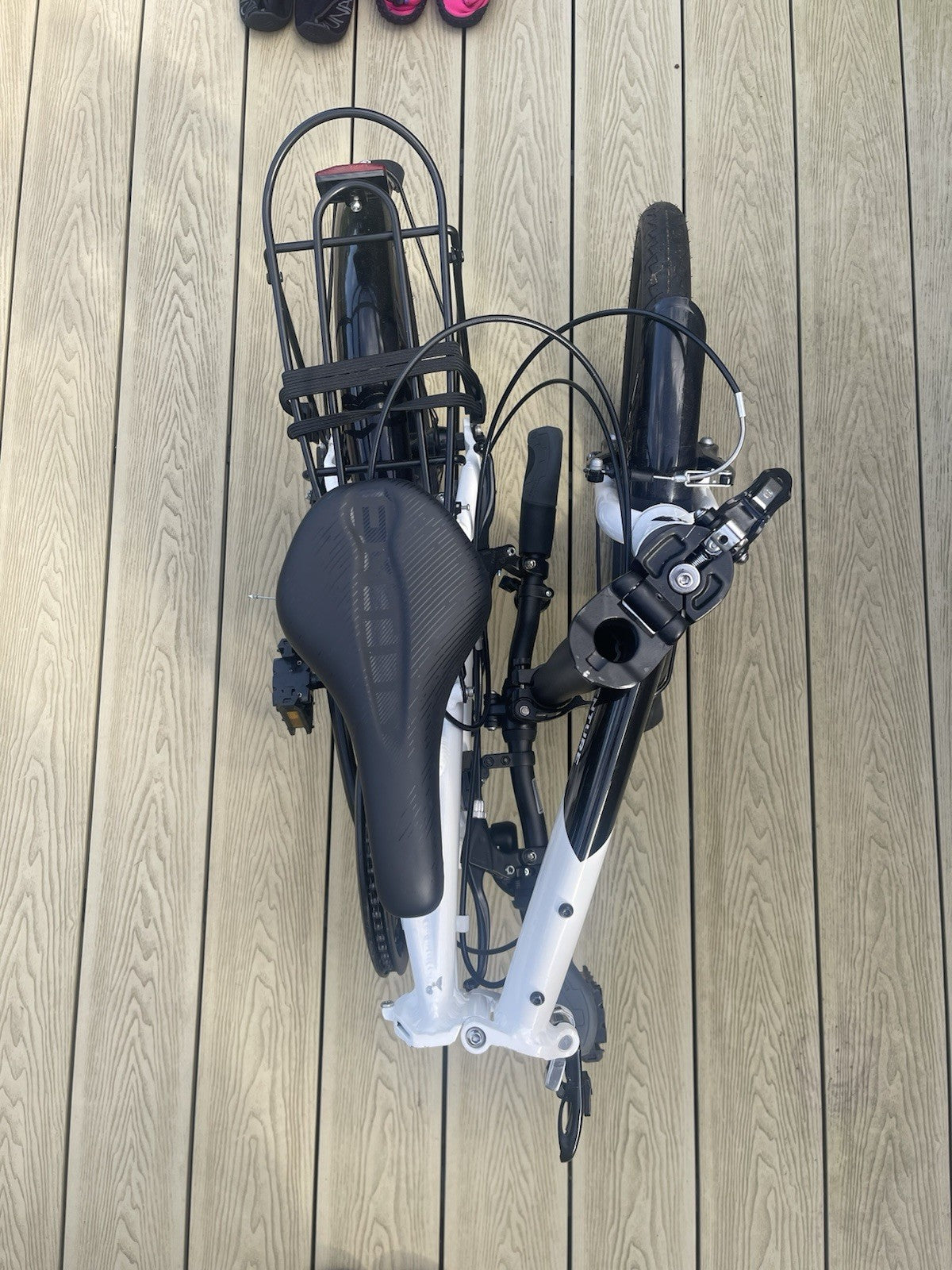 Snicket Adventure 20in Folding Bike 5-Speed Rear Rack Mudguards White/Black
