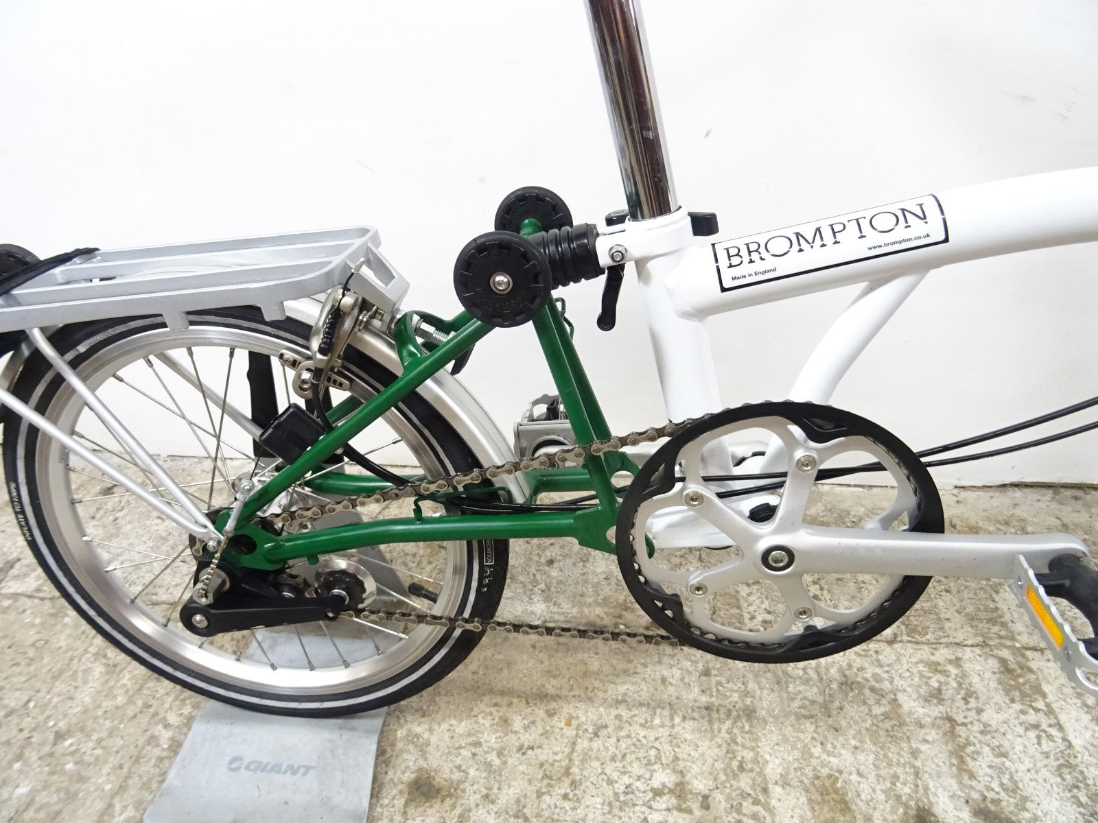2013 Brompton M3R 16" Folding Bike Papyrus White / Racing Green Rack LoUsed VVGC