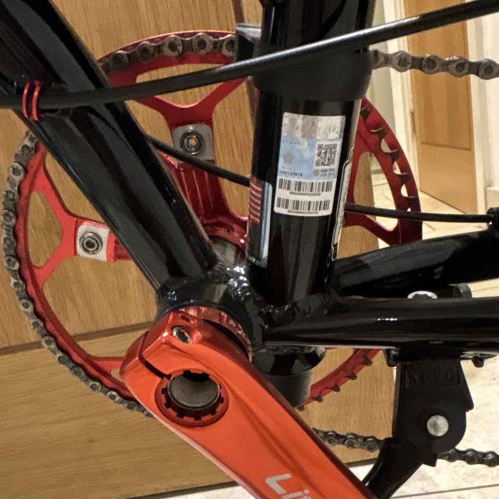 Dahon D8 20in Folding Bike 8-Speed Mechanical Disc, Mudguards, Black/Red