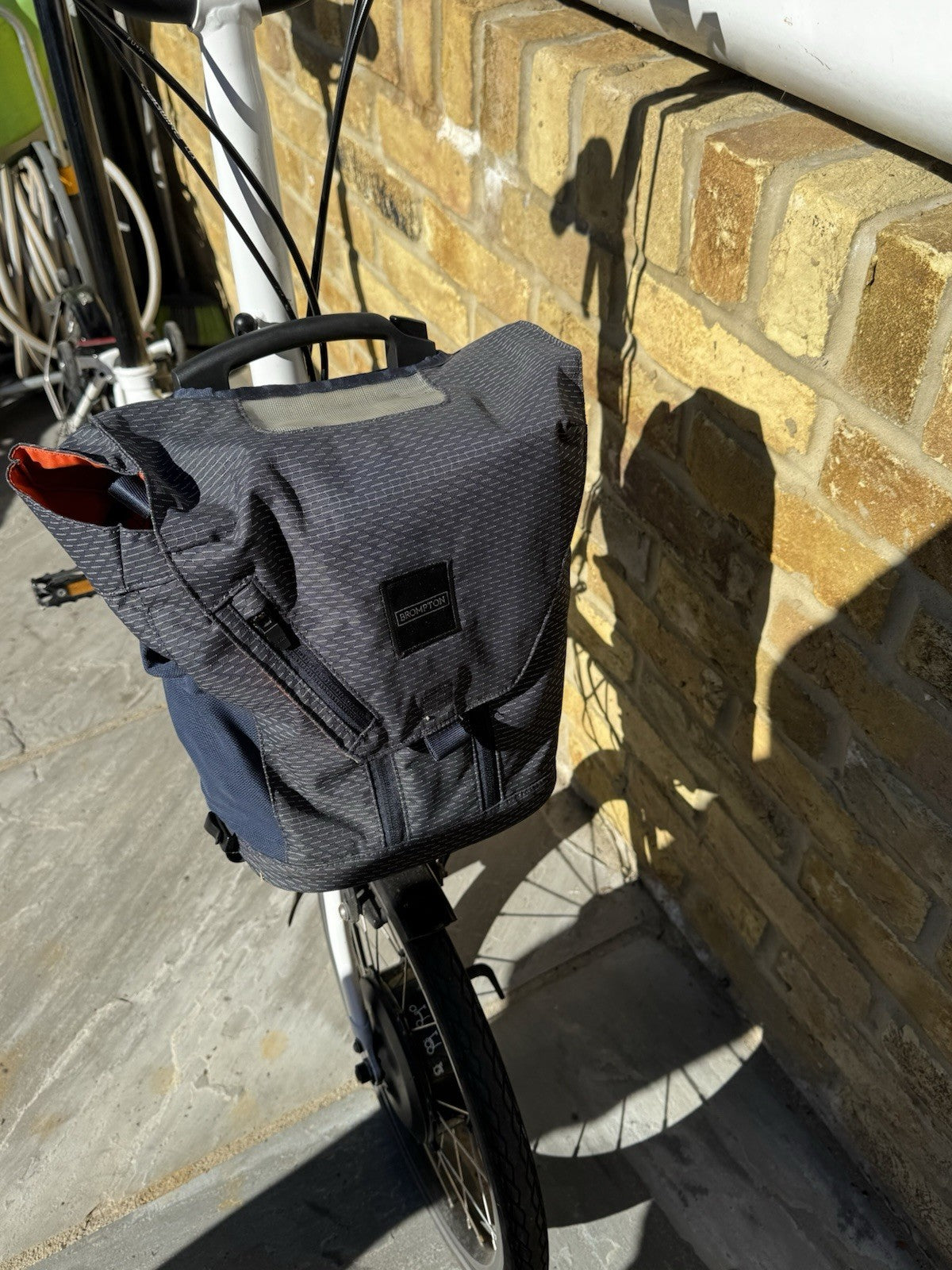 Brompton M6LE white with Bag - Used Condition - folding bike