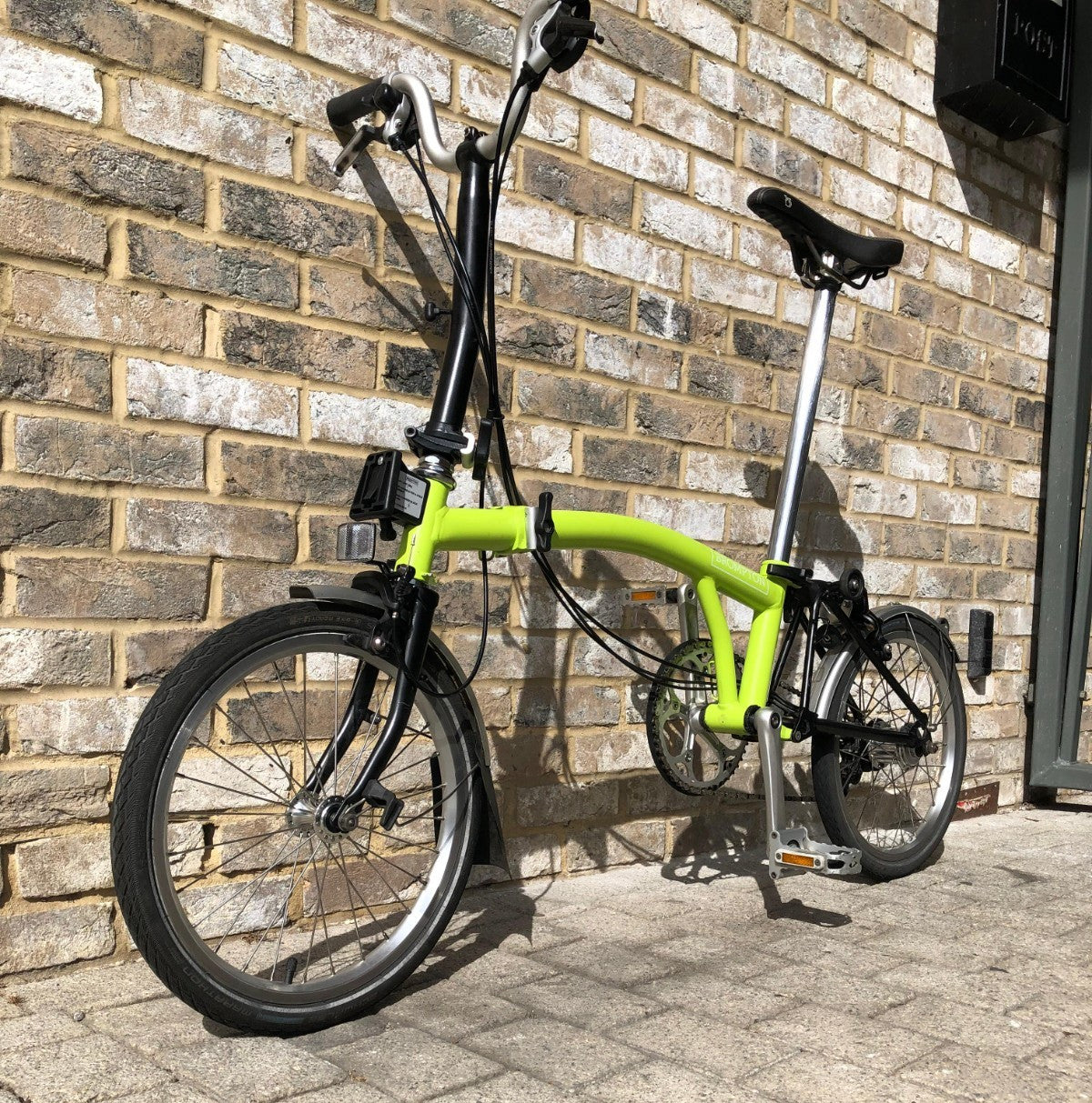 Brompton Lime Green & Black M6L Mid 6 Speed - Worldwide Delivery