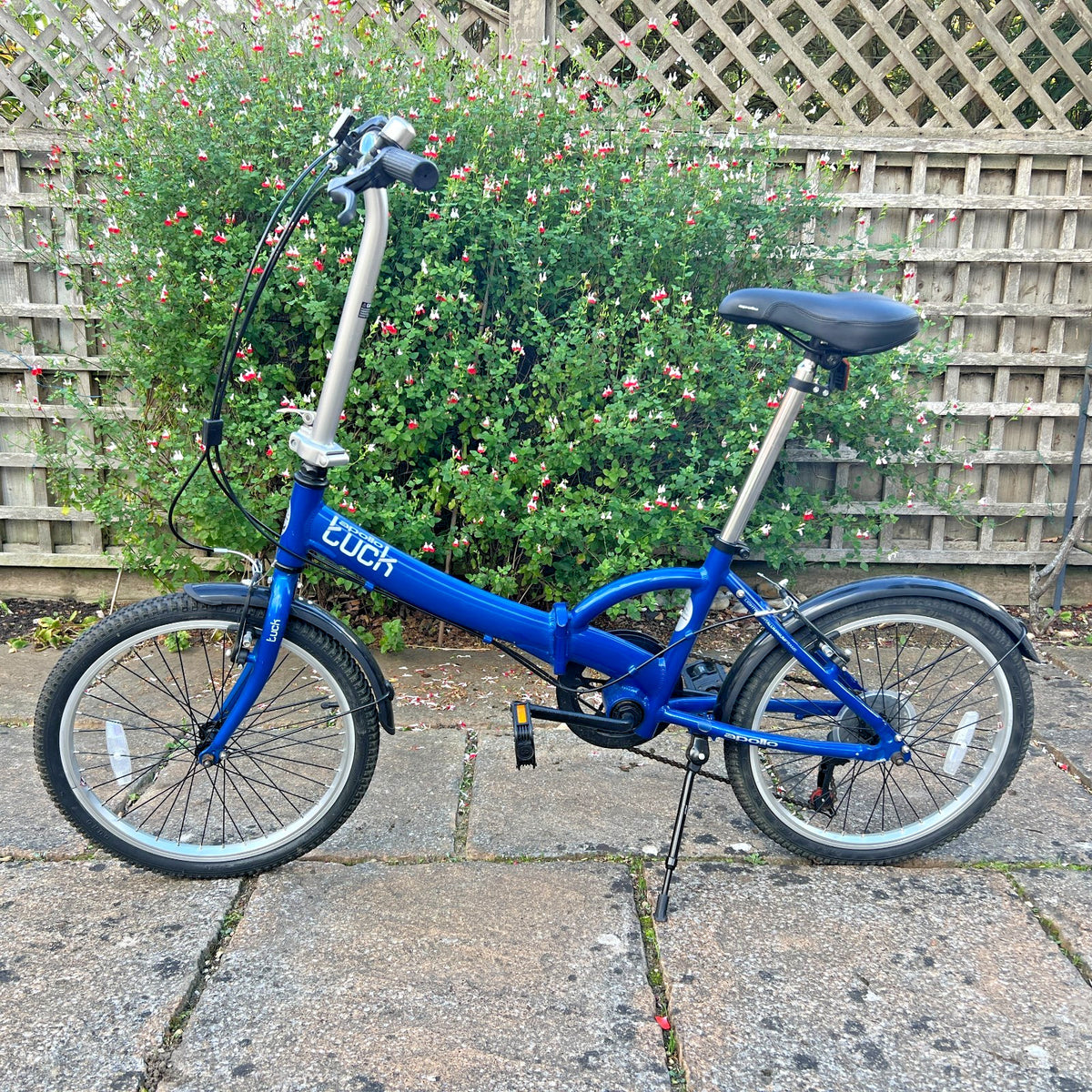 Apollo Tuck Folding Bicycle – Lightweight Steel Frame, 6‑Speed, Compact Fold.