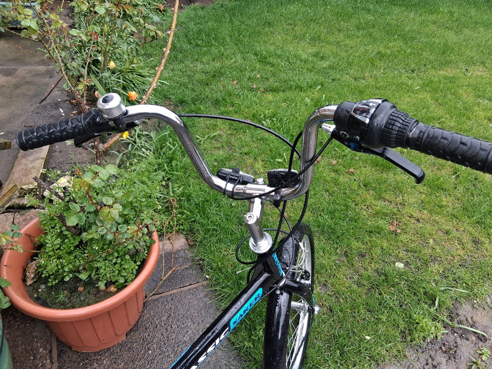 Saker Classic Venture Series Folding Bike 6-Speed. Amazing Condition.