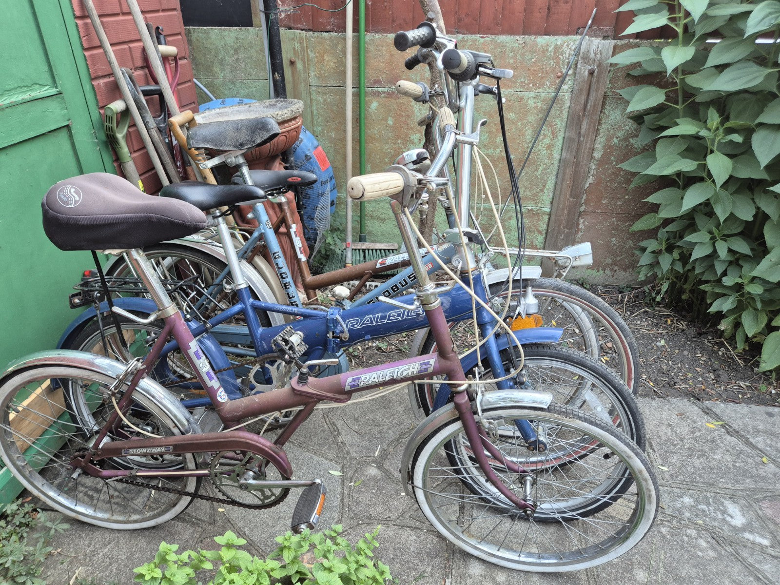 Joblot X4 Classic bikes, 3 Raleigh & 1 Globus. Foldable