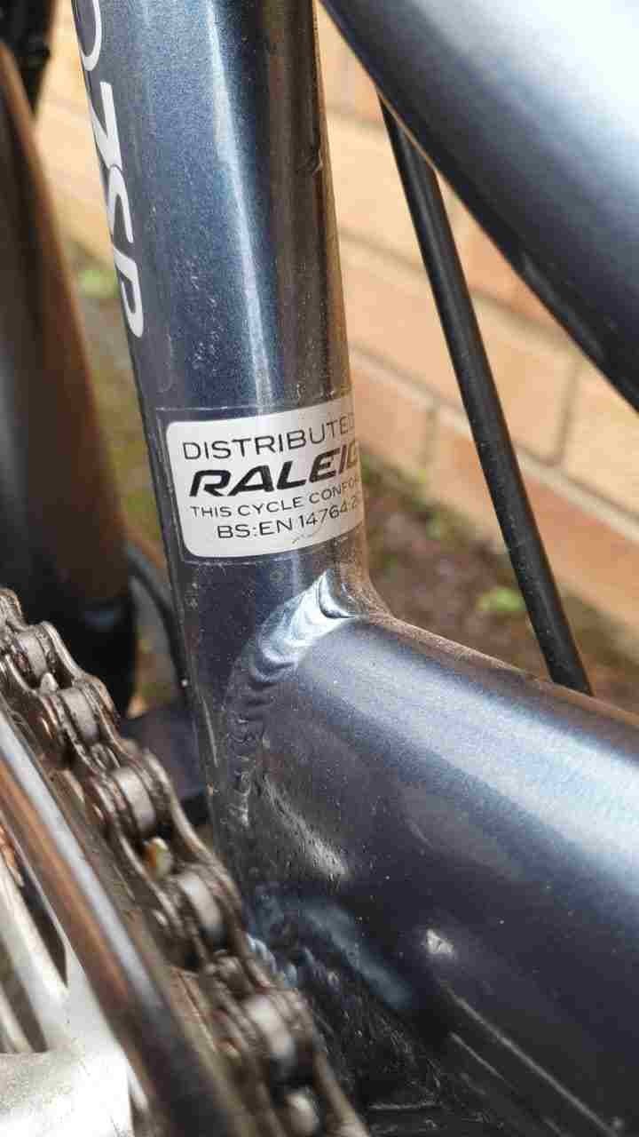 Lightweight Aluminium Raleigh Evo7SP Folding Bike is in excellent condition