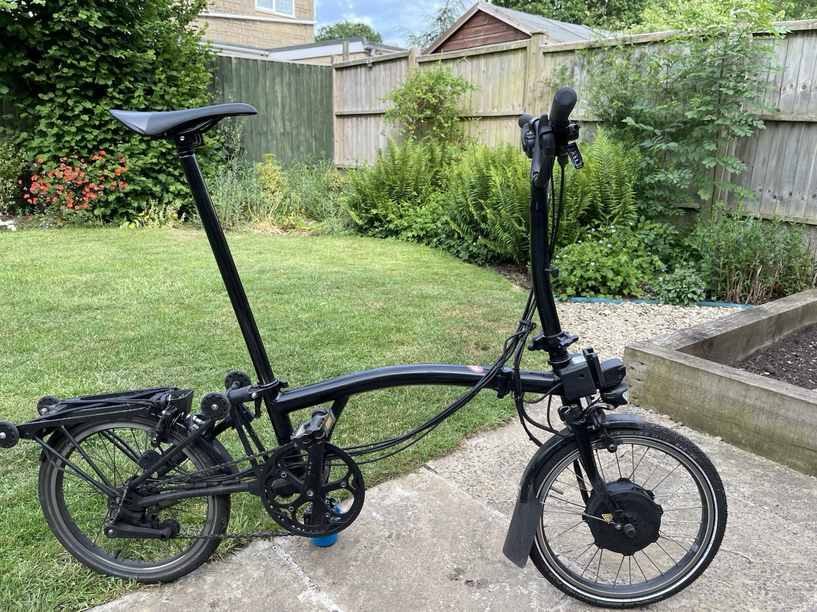 Brompton E-Folding Bike 6-Speed with Rear Rack And Large City Bag