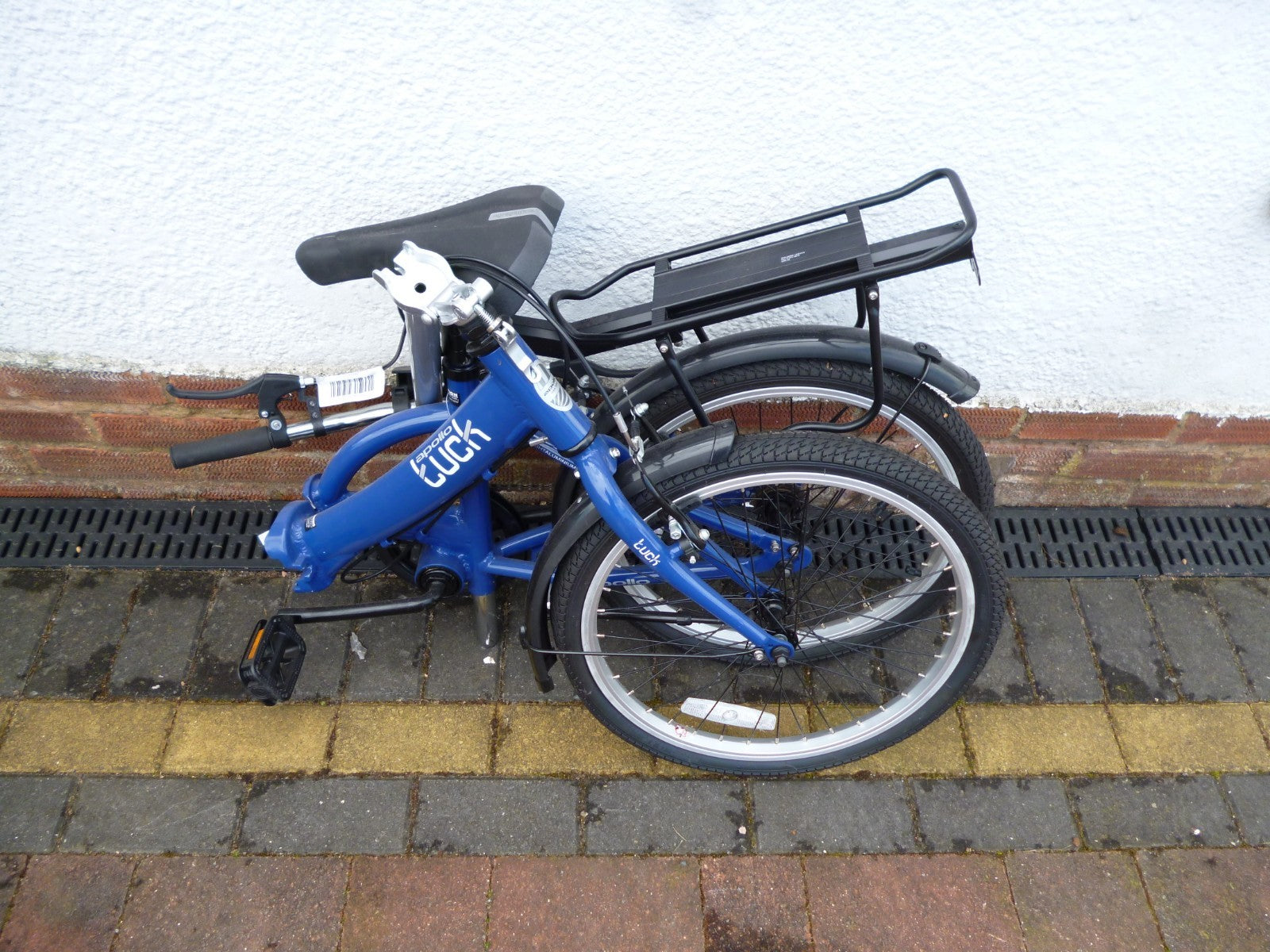 Apollo Tuck Folding Bike - 20" Wheel