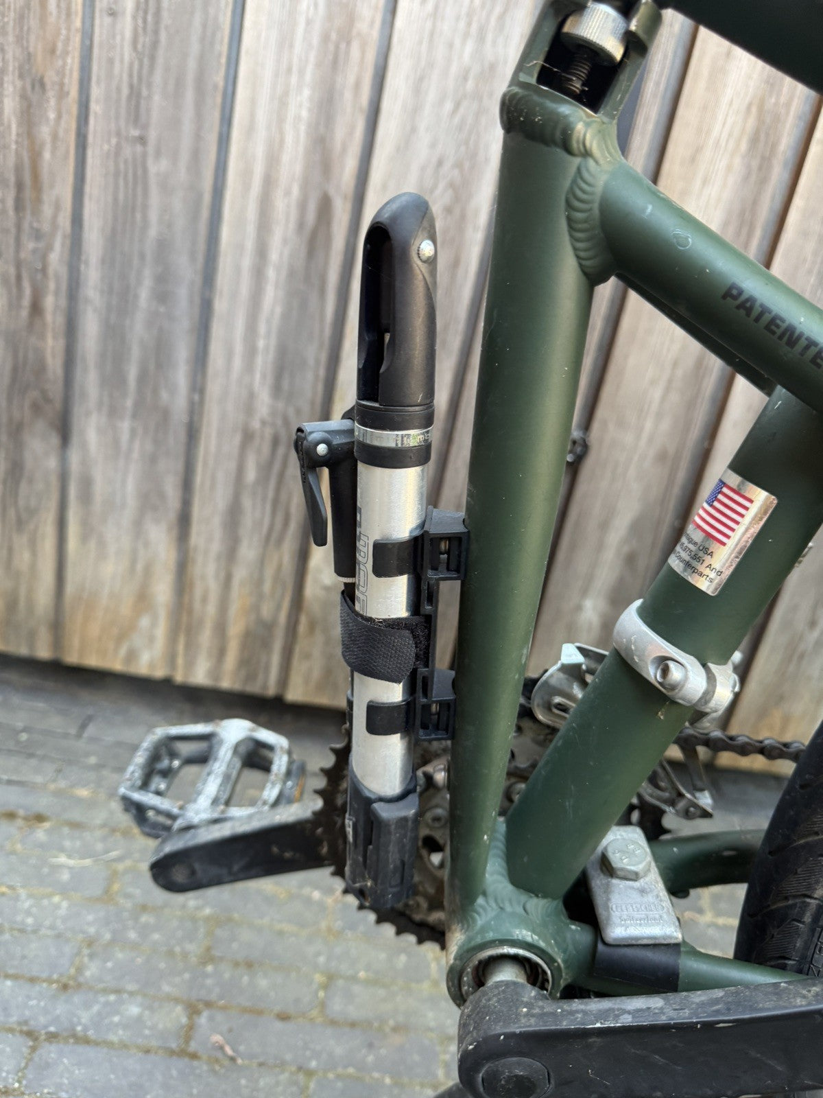 MONTAGUE FOLDING BIKE 26” WHEELS MATT GREEN