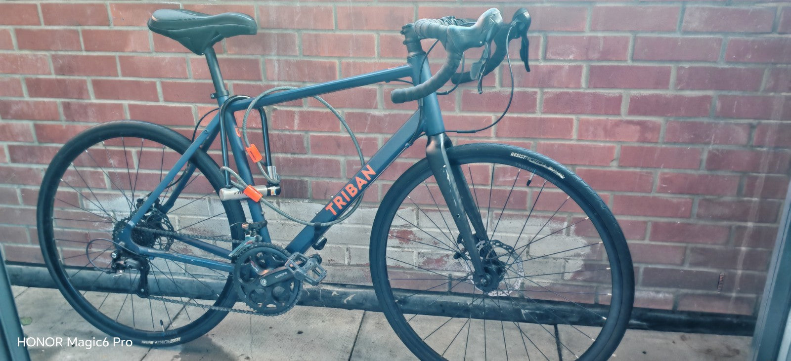 Triban RC120 Disc Road Bike Lightweight Reliable