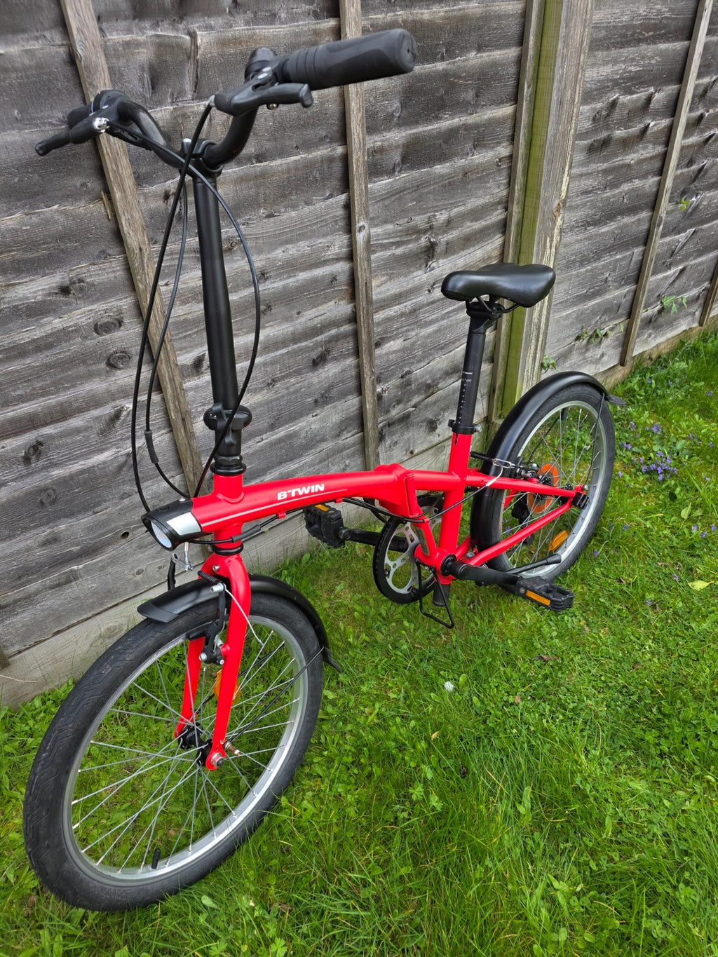 Btwin pre-owned folding bike, red, in very good conditions + bonus (sturdy bag)