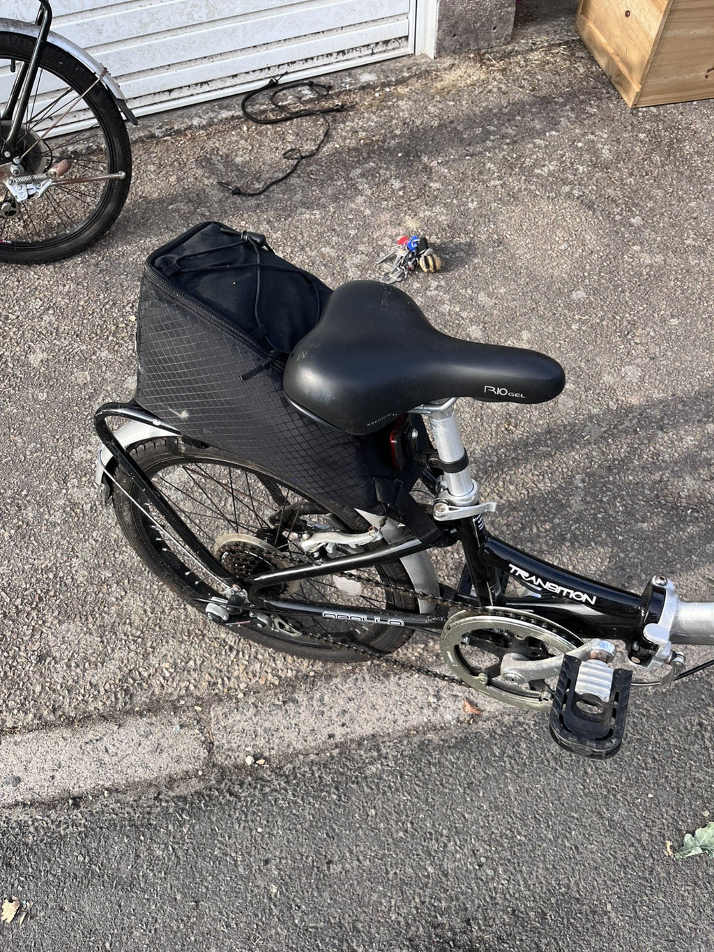 Apollo Folding Bike Aluminium Unisex Adults pick up Crawley sussex with carrier