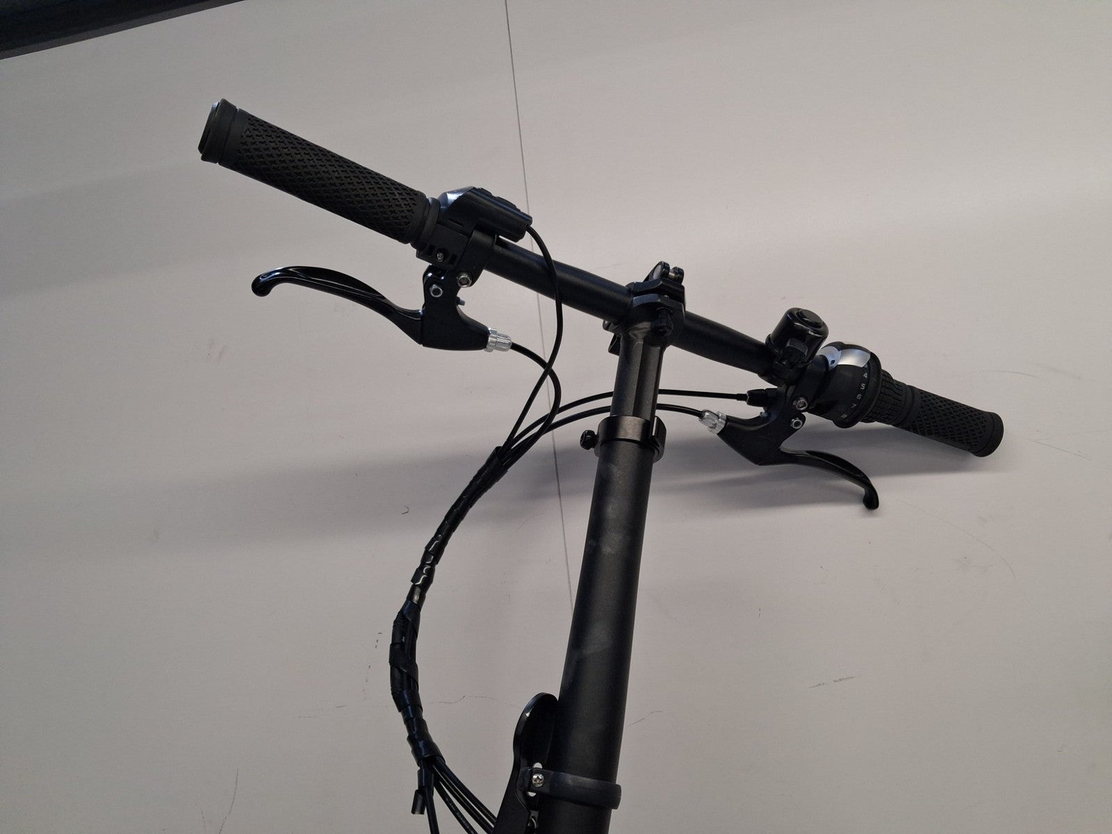 Raleigh Stow--E--Way Folding 7-Speed 20" Wheel Alloy Bike - Blue (Scratches)