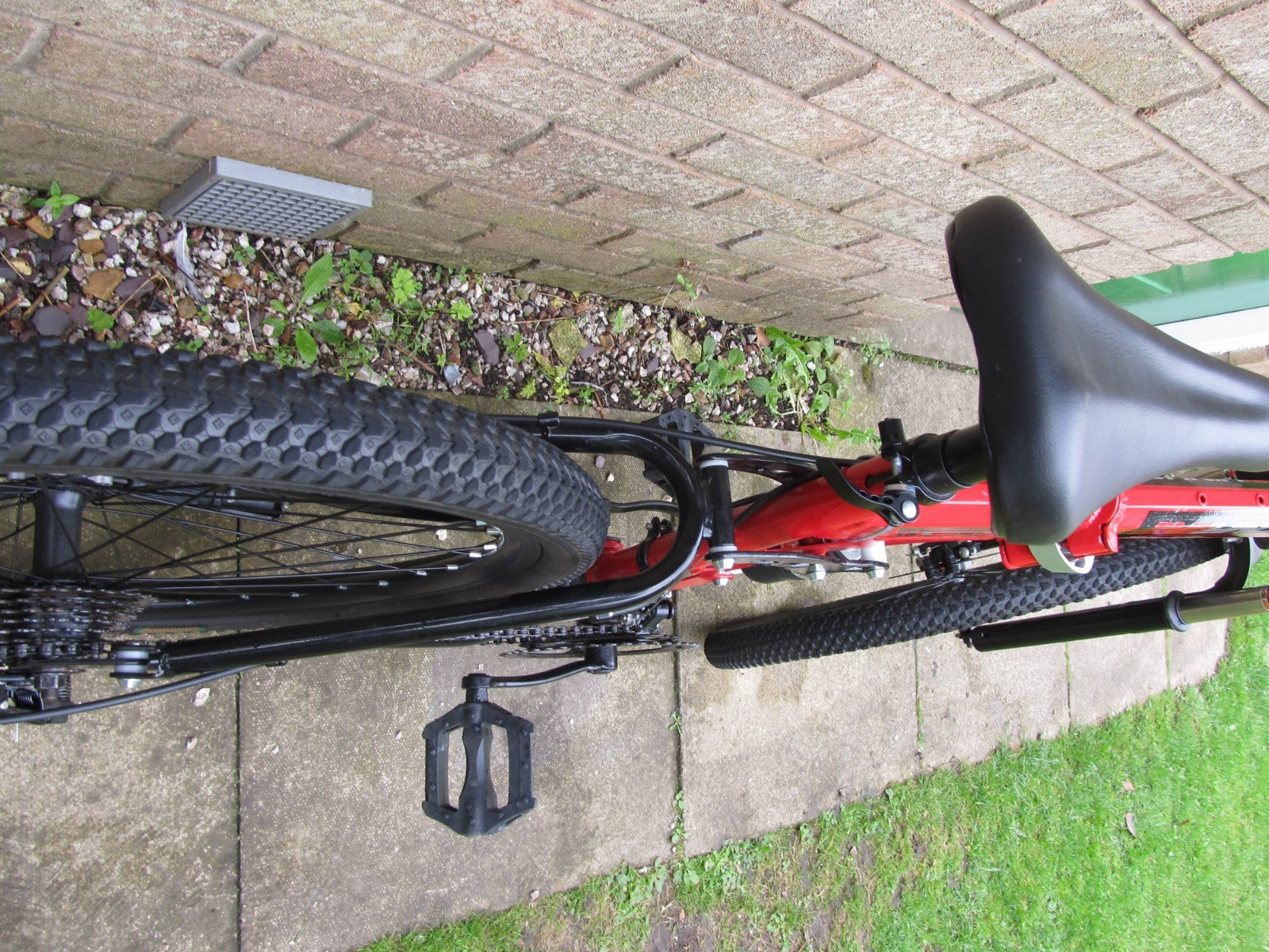 BIKE - MOUNTAIN BI FOLD - 26" WHEELS - DISC BRAKES  UNISEX - EXCELLENT CONDITION