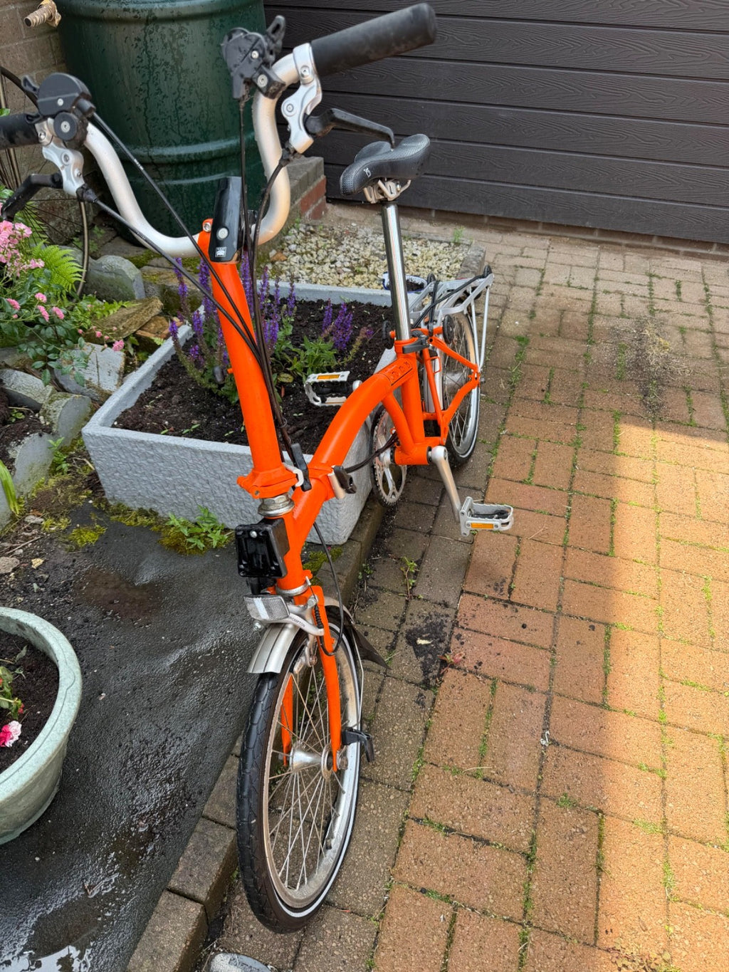 brompton folding bike 6 speed Orange .Item in good working order.