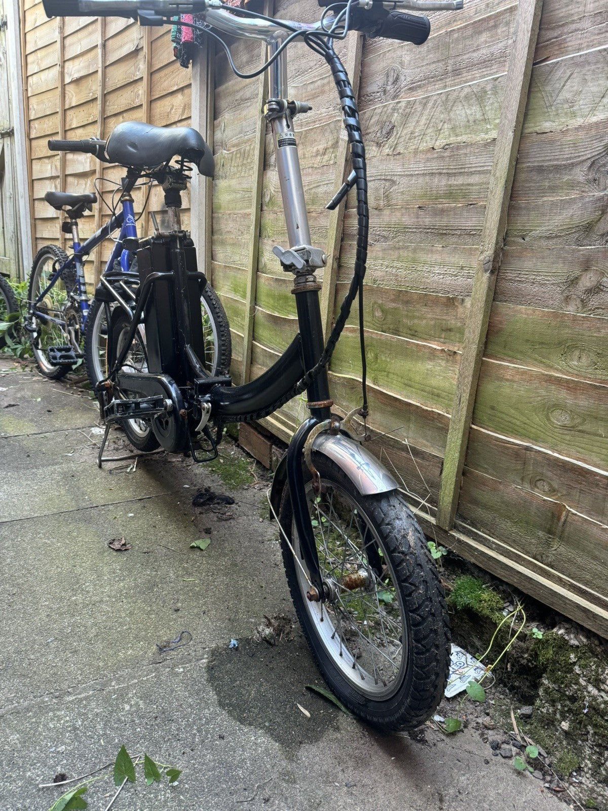 Black 20-inch E-Folding bicycle