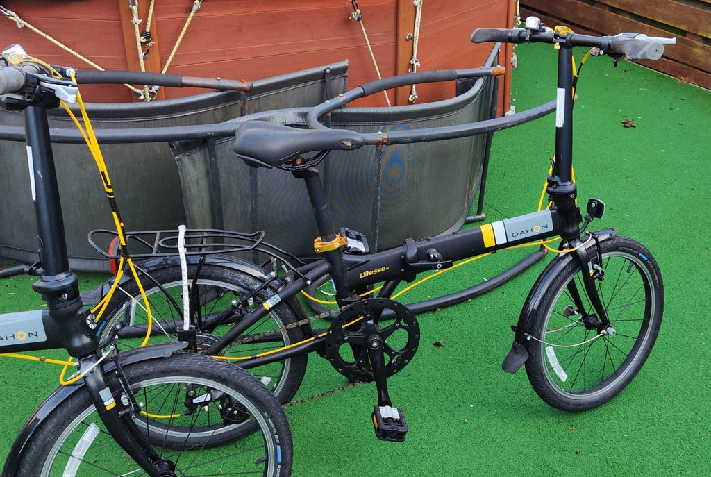 2 x Dahon Fold Away Bikes, Free Carrying Bags come with them