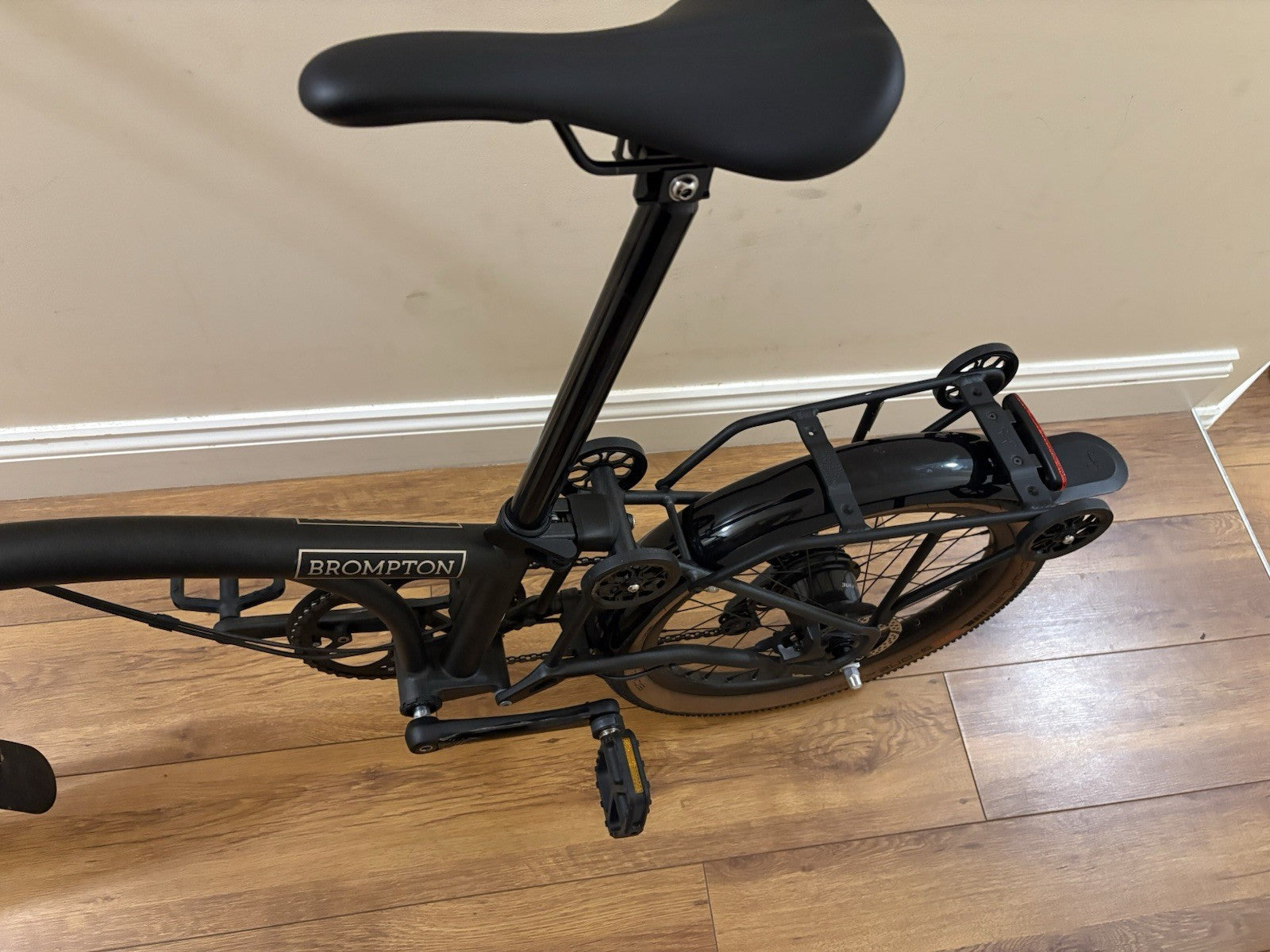 BROMPTON G LINE WITH ROLLER FRAME 8 SPEED FOLDING BIKE 2026 IN SPACE BLACK