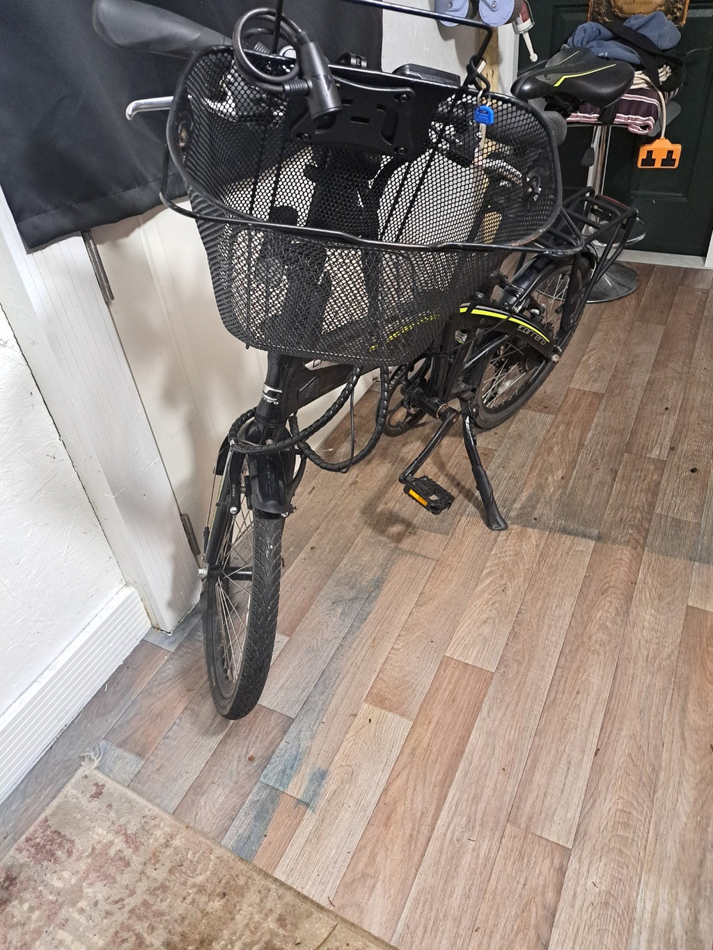 CARRERA CROSSCITY E FOLDING BIKE HARDLY USED IN EXCELLENT CONDITION