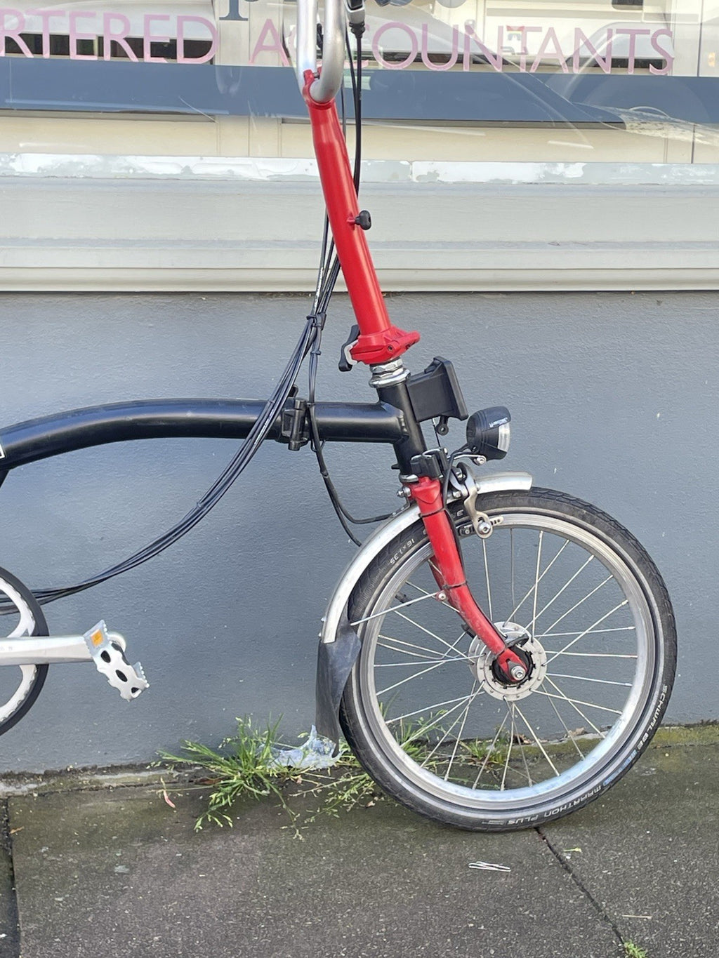 Brompton M6R Folding Bike - Black/Red, Dynamo - Luggage rack