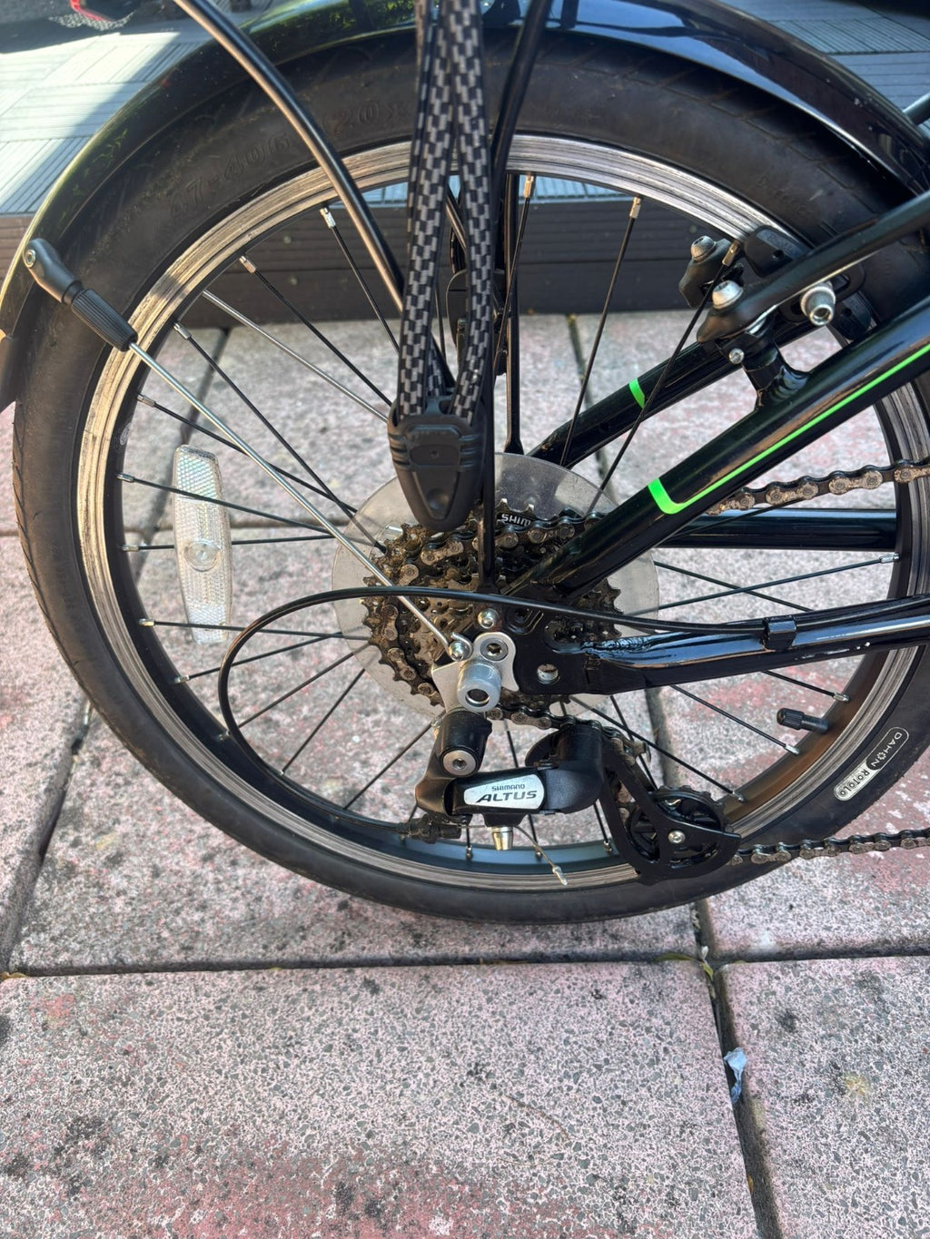 Dahon D8 Vitesse folding bicycle, black in colour