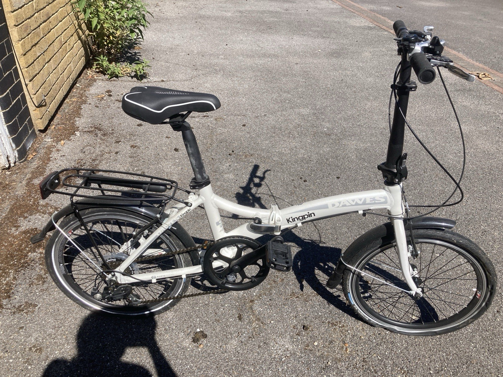 Dawes Kingpin 20in Folding Bike White/Black Rear Rack Mudguards