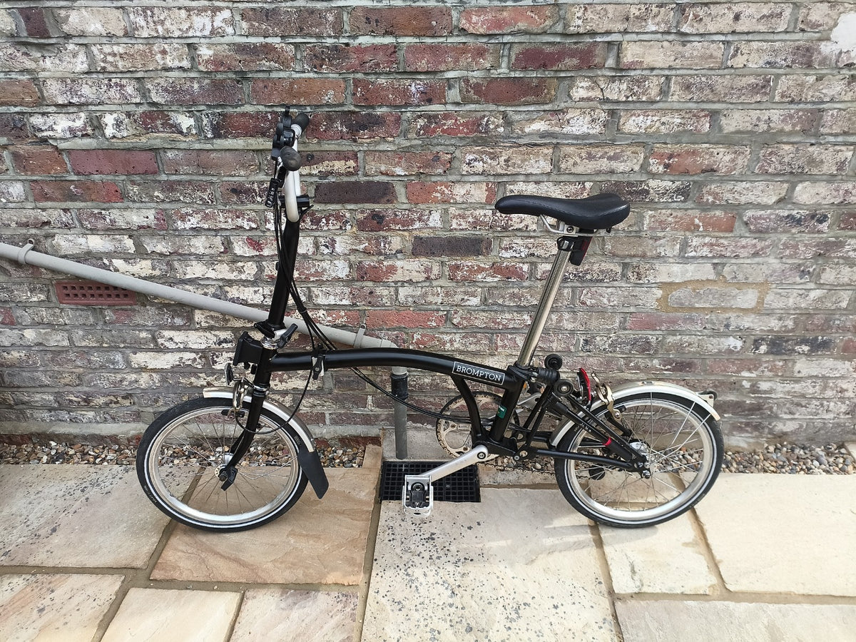 Brompton black M6L 6 speed folding bike excellent condition recently serviced