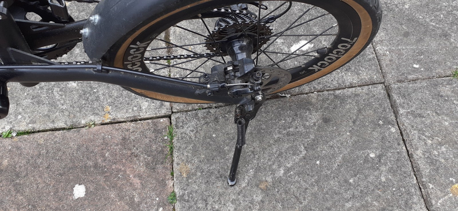 MINT bike 9 Speed Folding Bike with 16 Inch 349mm Wheels with disc brakes.