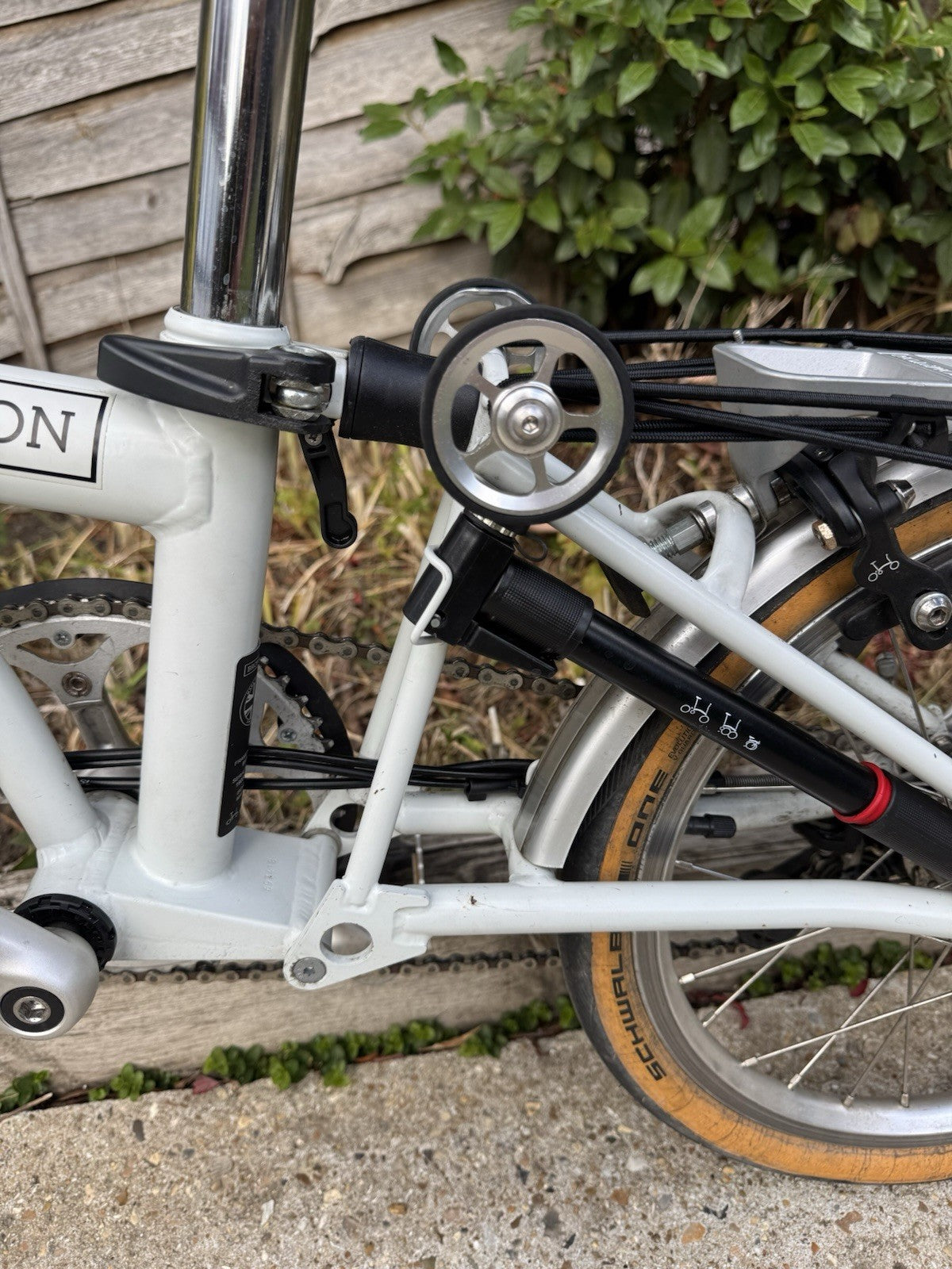 Brompton Folding Bike 16in White S6R Frame 6 Speed Hub Gears Mudguards