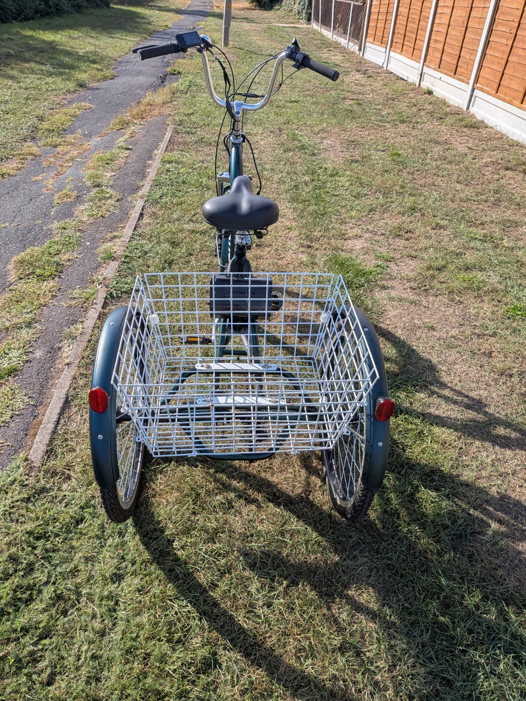 Scout Electric Folding Tricycle, Only 15 miles, Brand New Battery, Delivery .