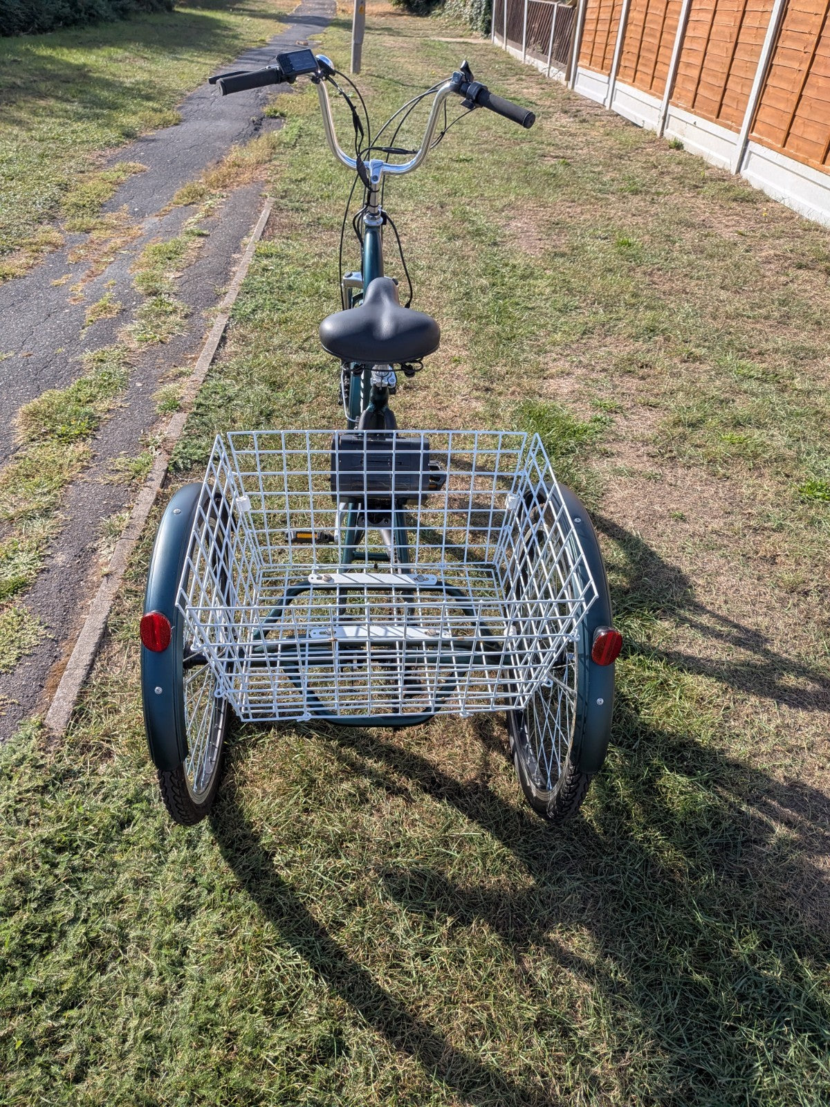 Scout Electric Folding Tricycle, Only 15 miles, Brand New Battery, Delivery .