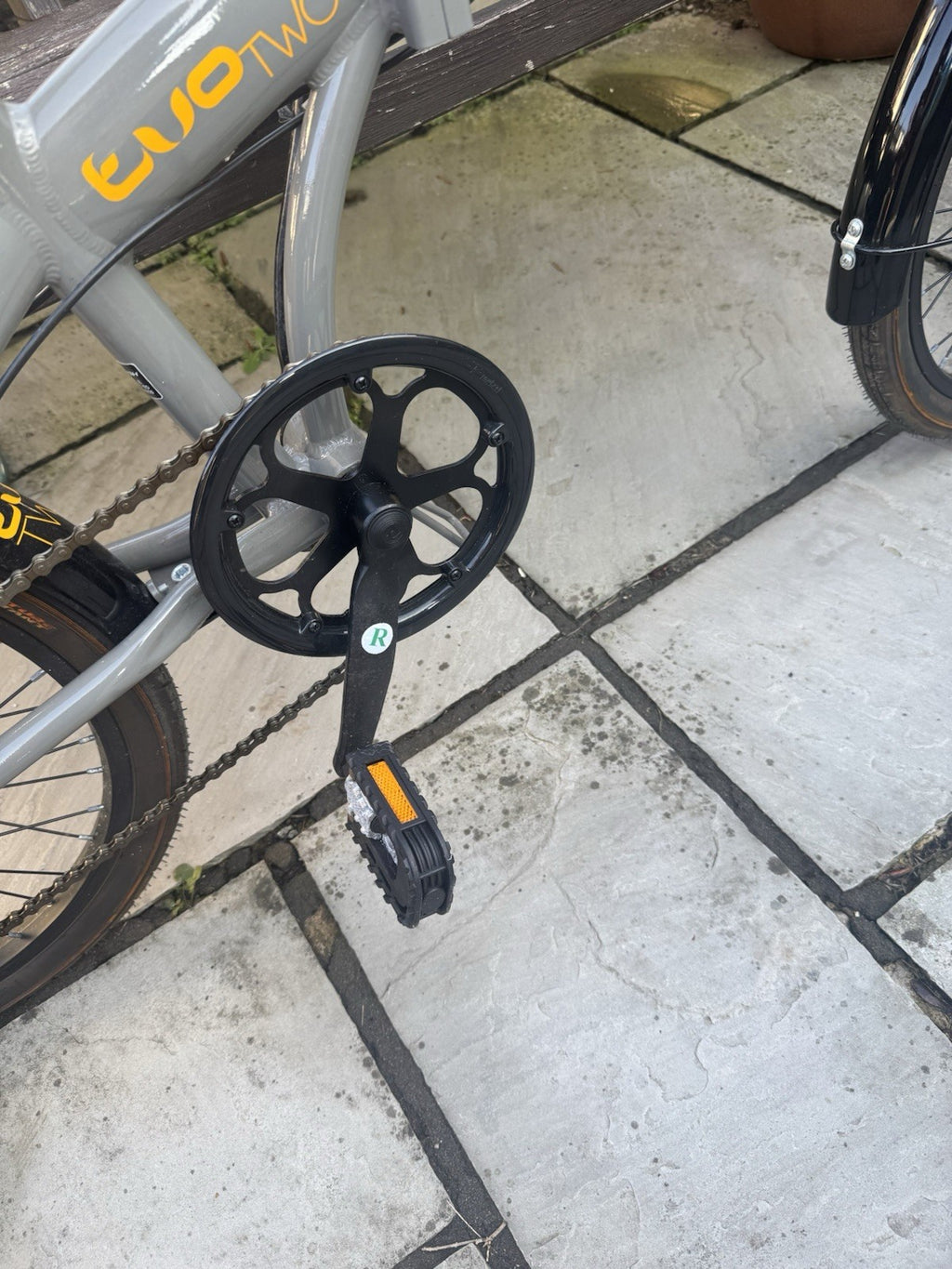Raleigh Two Two Folding Bike 20" Aluminium Frame, 7-Speed Rear Rack Stand