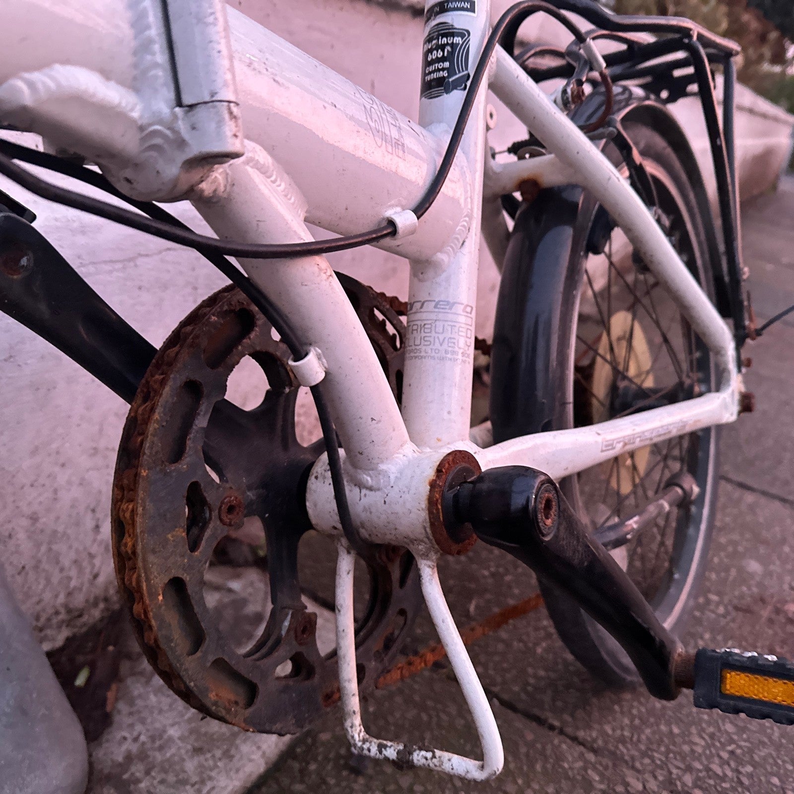 Carrera Transit lightweight Folding Bike 6061 T6 Aluminium white colour