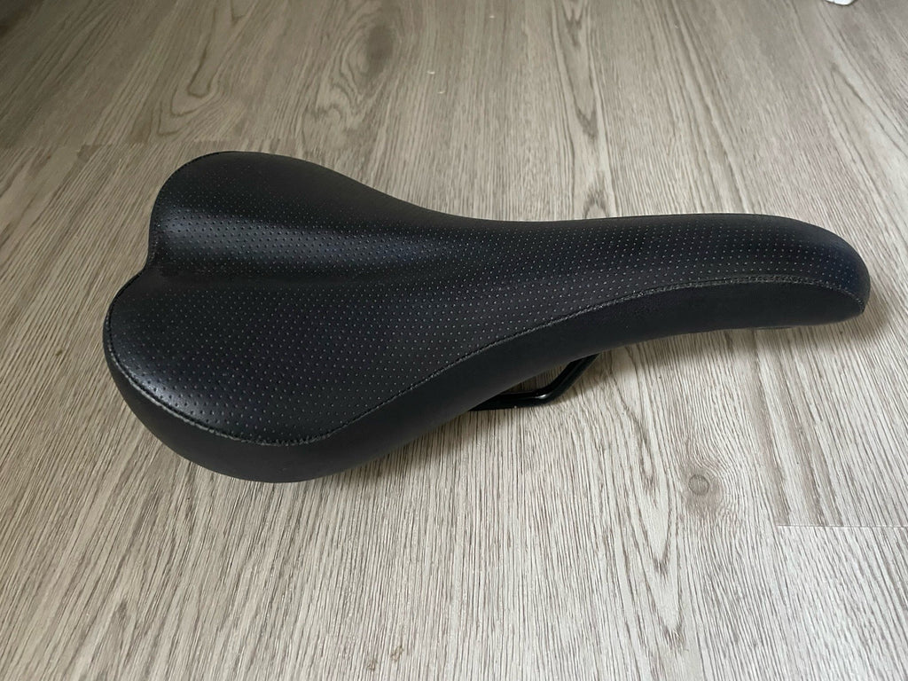 Brompton Black Bike Saddle, standard size. Very Little Use. Good Condition.