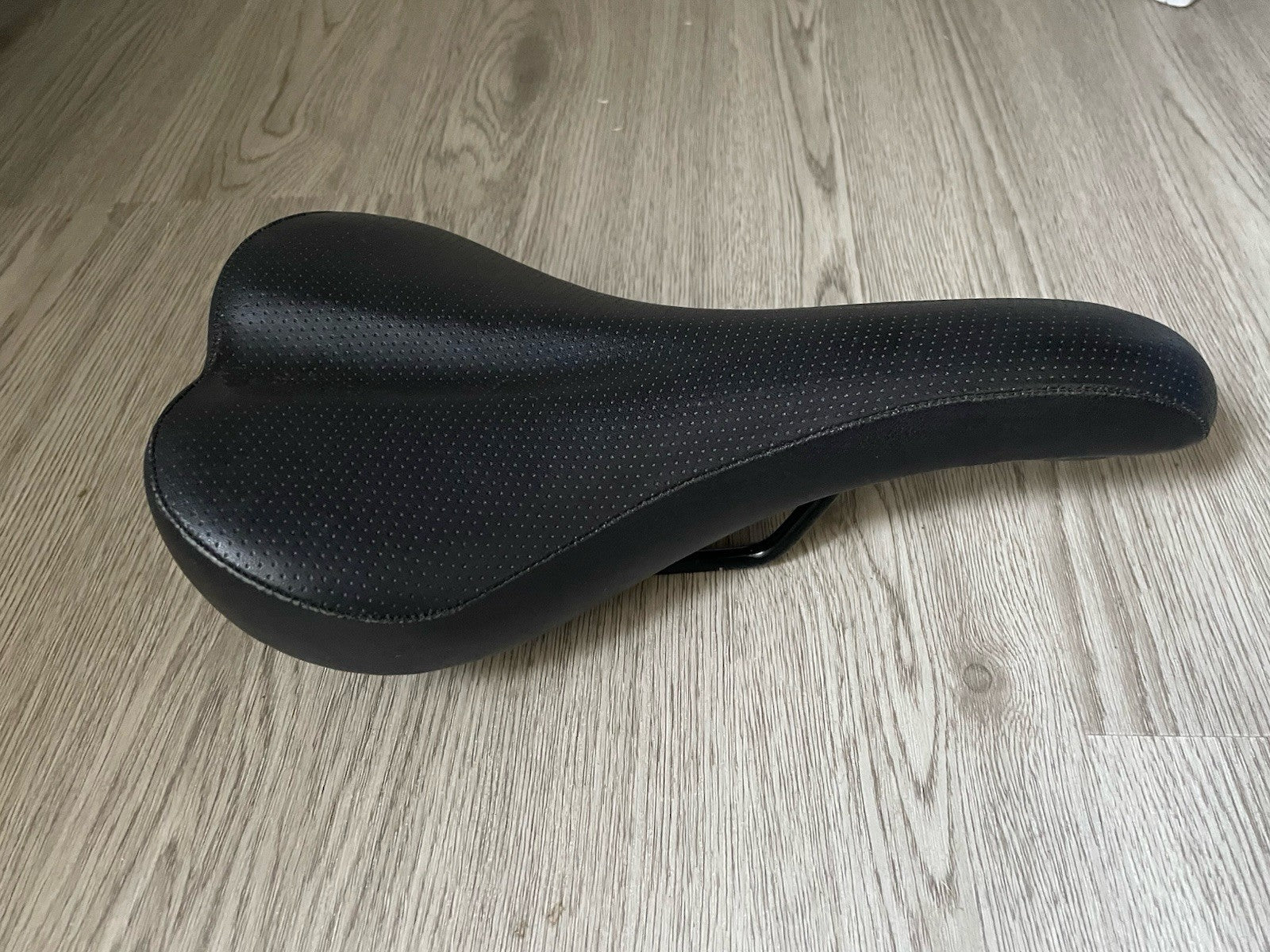 Brompton Black Bike Saddle, standard size. Very Little Use. Good Condition.