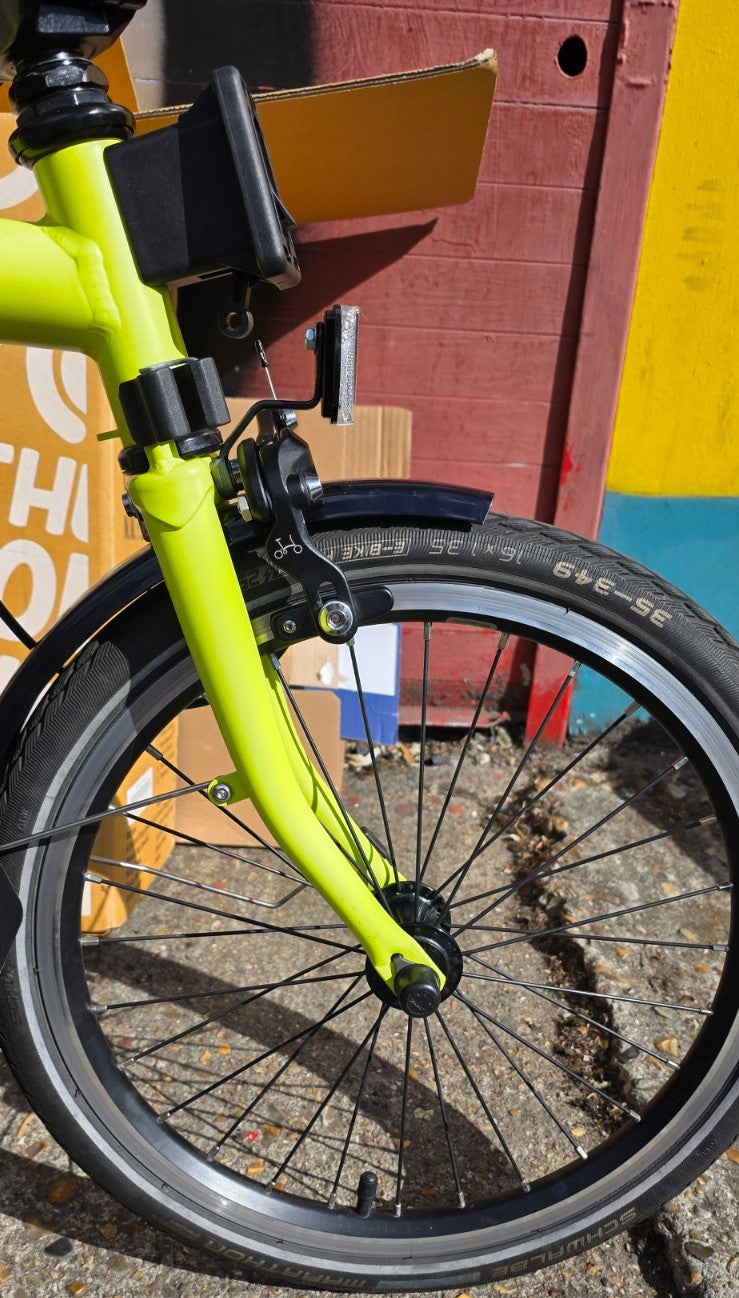 Brompton Bike 6 speed C line - Yuzu green RARE - EXCELLENT CONDITION