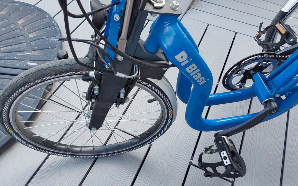 Di Blasi folding bike R32 model. Blue bike in used but in great condition.