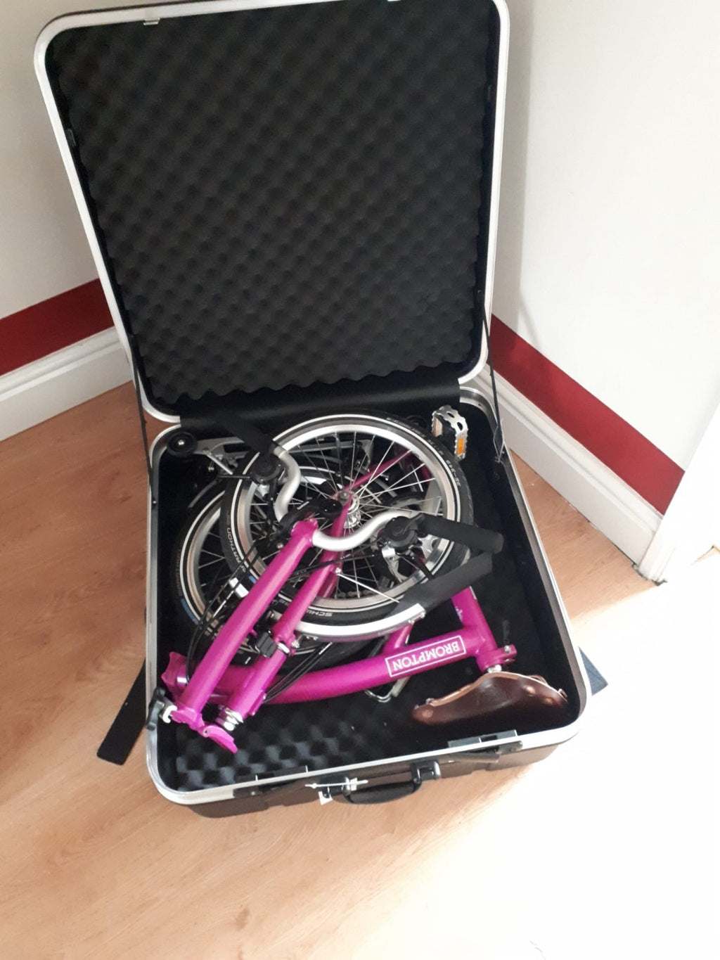 Brompton C Line Folding Bike – Rare Hot Pink + B&W Hard Case + Pink Bag