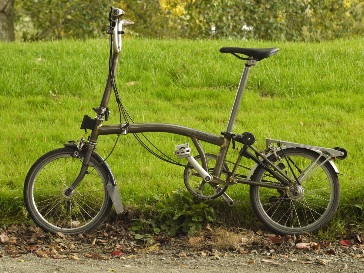 BROMPTON RAW LACQUER M6L complete with Rare John Chapman Game Bag