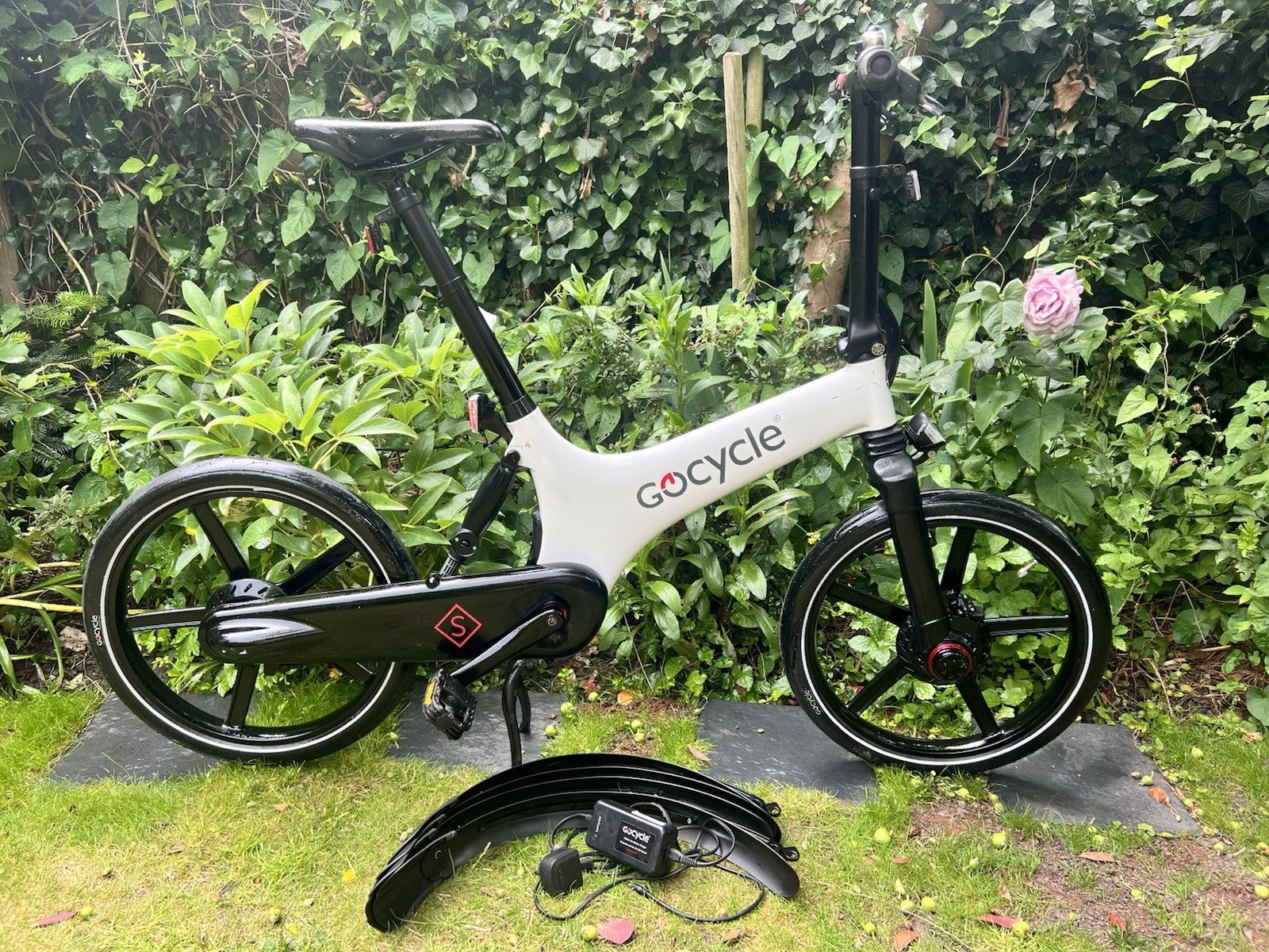JOBLOT of 4 Gocycle bikes