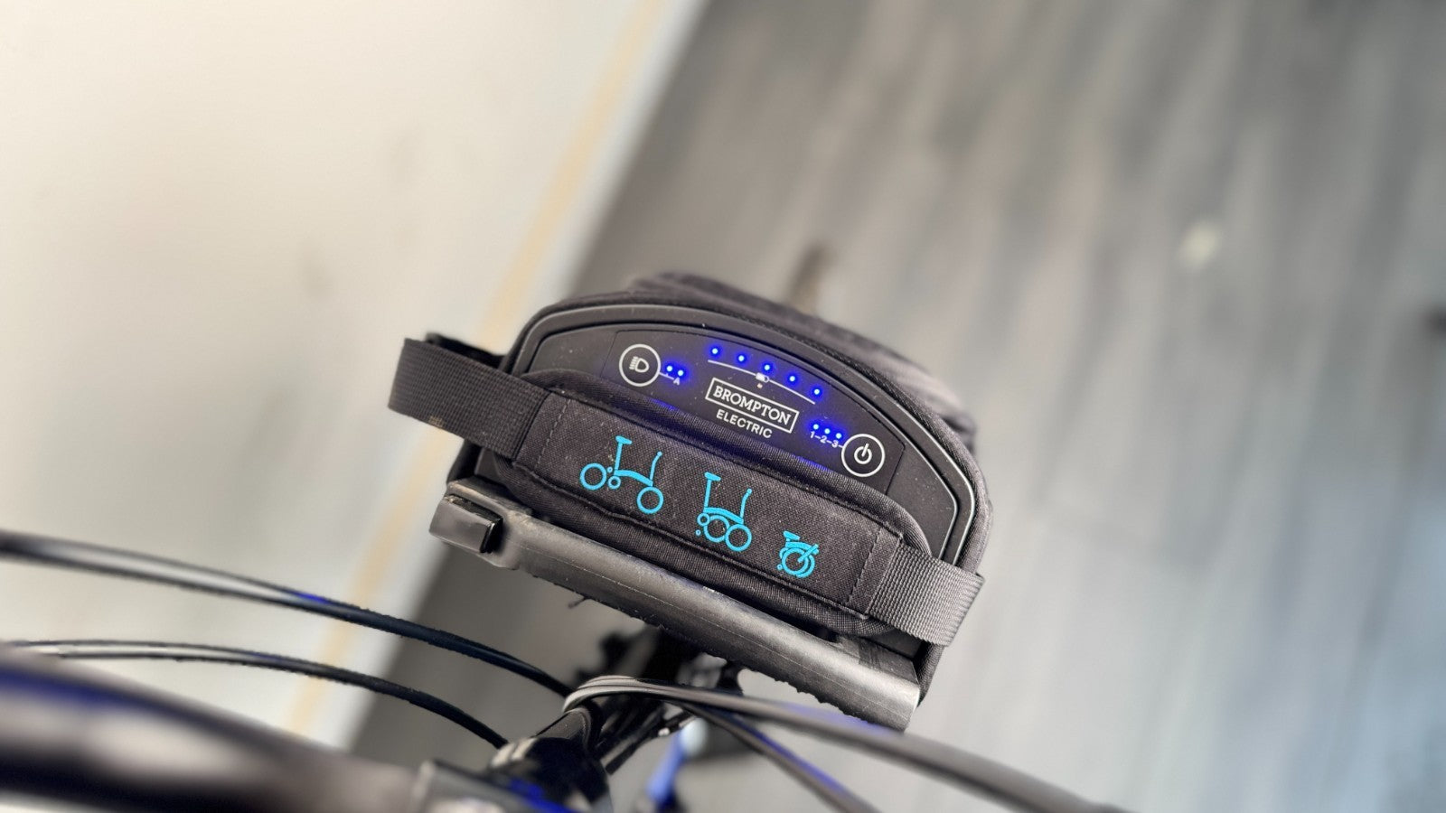 Brompton C-Line Electric 6 Speed Bolt Blue Lacquer Pannier bag Brooks saddle