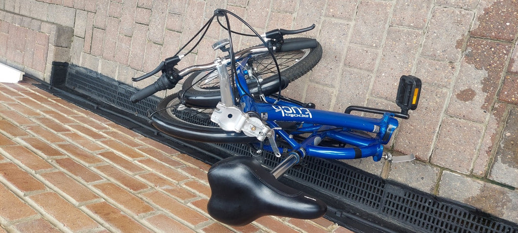 Apollo Tuck Folding Bike 20" 6-Speed