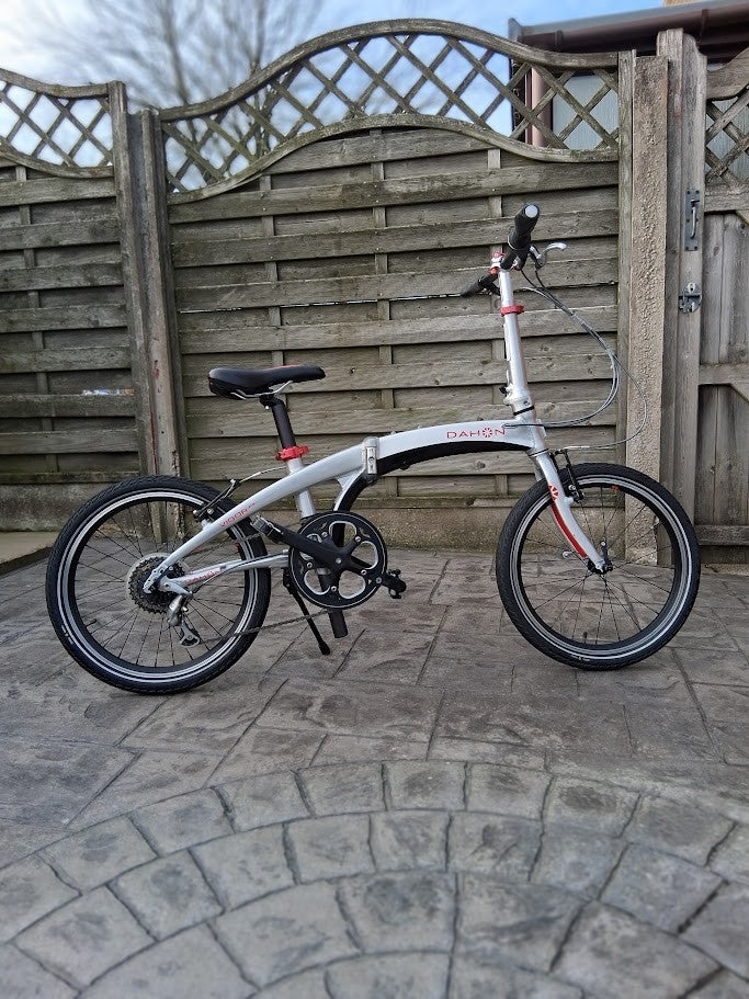 Light weight folding bike. Dahon Vigor P9